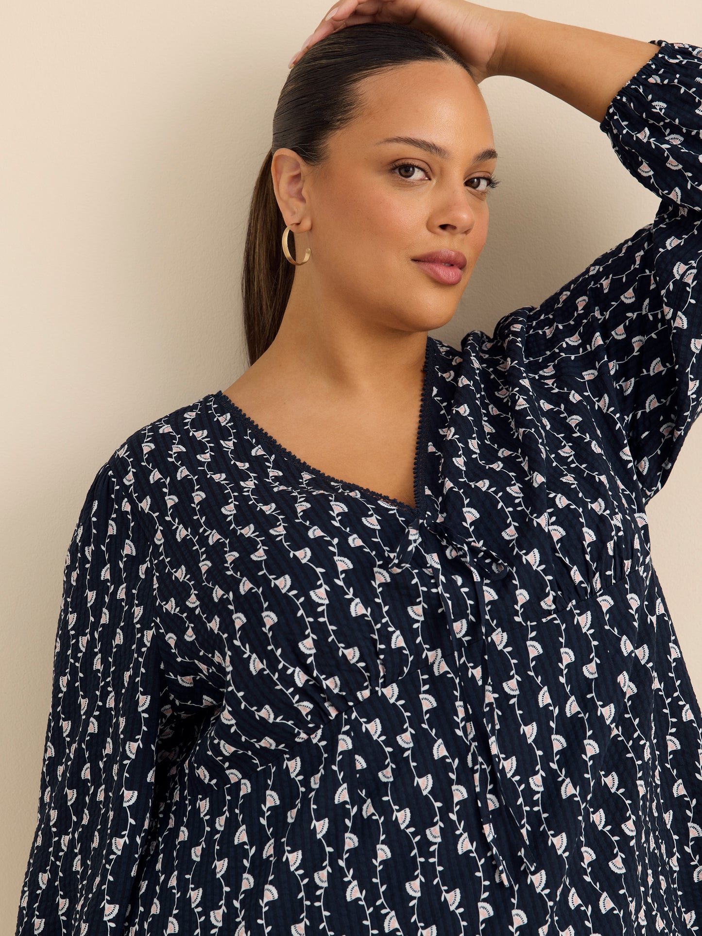 Blouse évasée avec encolure en V