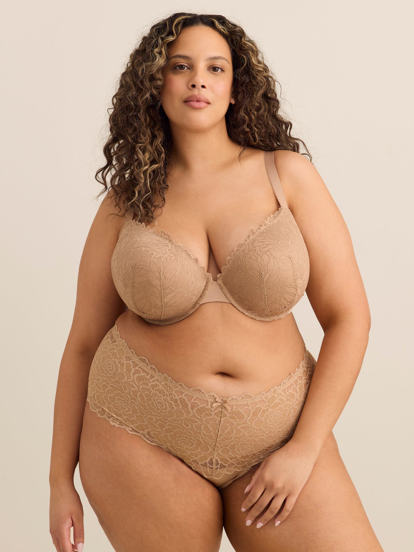 Soutien-gorge pigeonnant avec dentelle et armatures - Déesse Collection