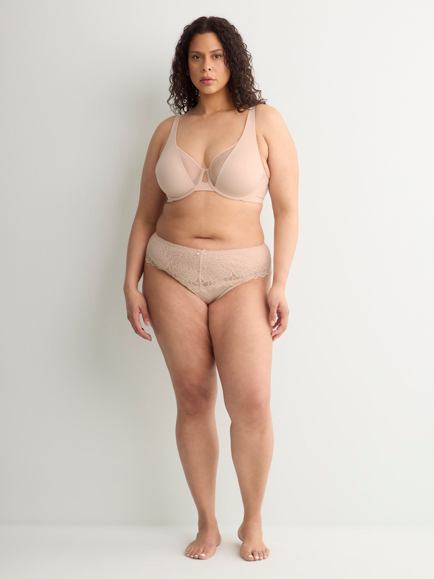 Essential Lace Thong - Déesse Collection