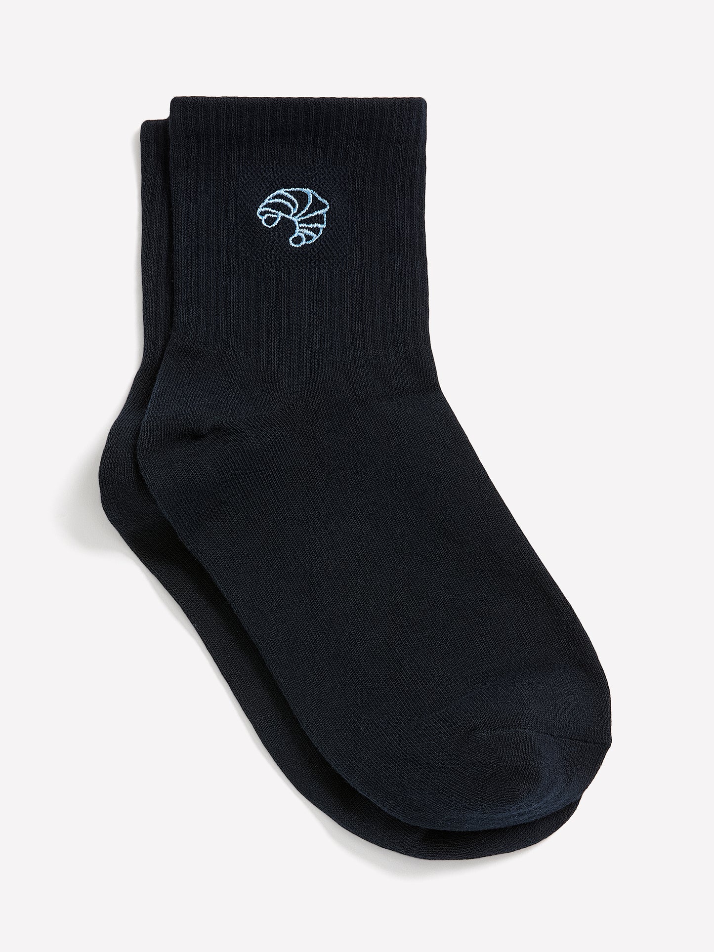 Chaussettes courtes bleues avec broderie de croissant
