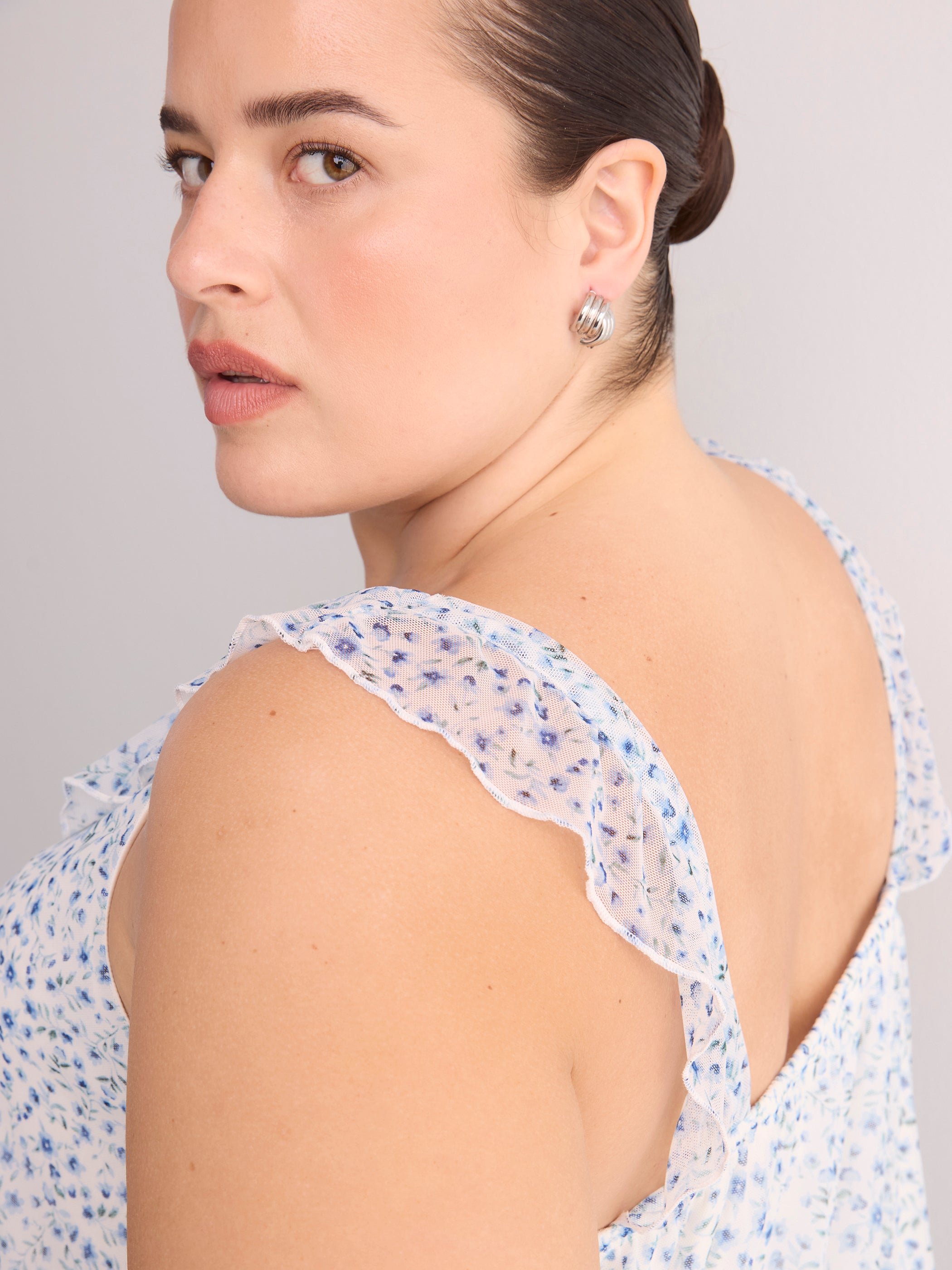 White Floral Ruffled Mesh Sleeveless Swing Blouse