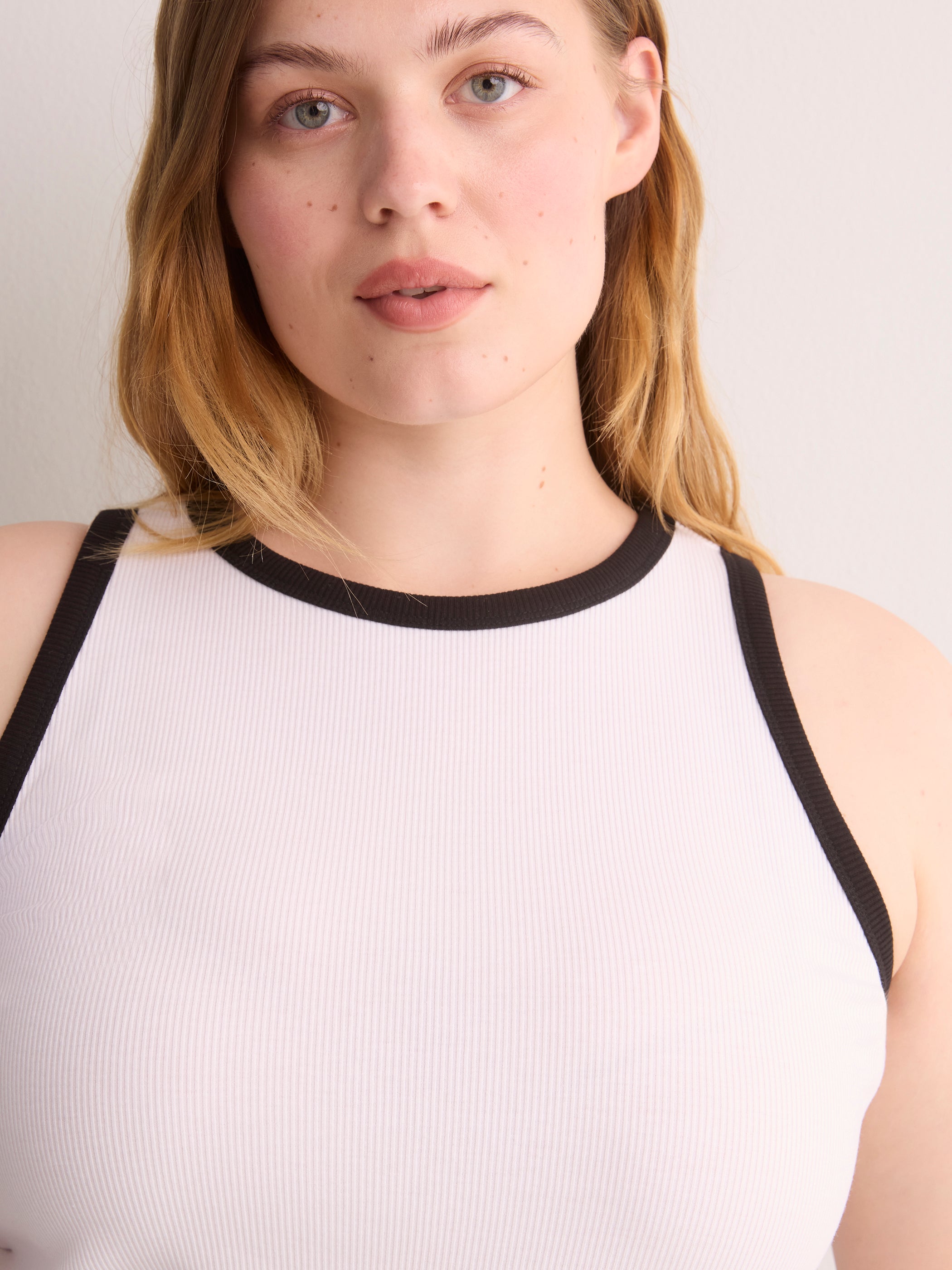 Fitted Halter-Neck Rib Knit Tank Top with Contrast Binding