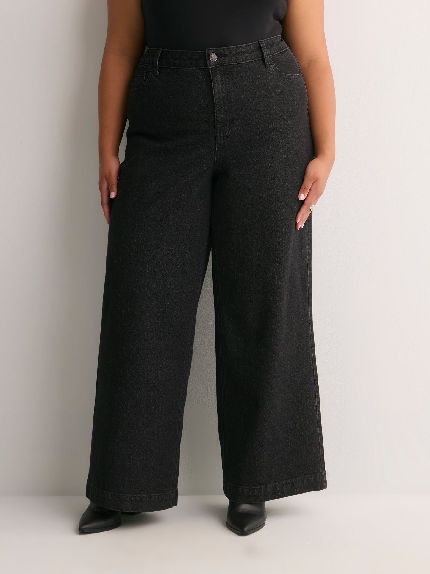 Classic-Fit High-Rise Wide-Leg Black Denim Pant - d/C jeans
