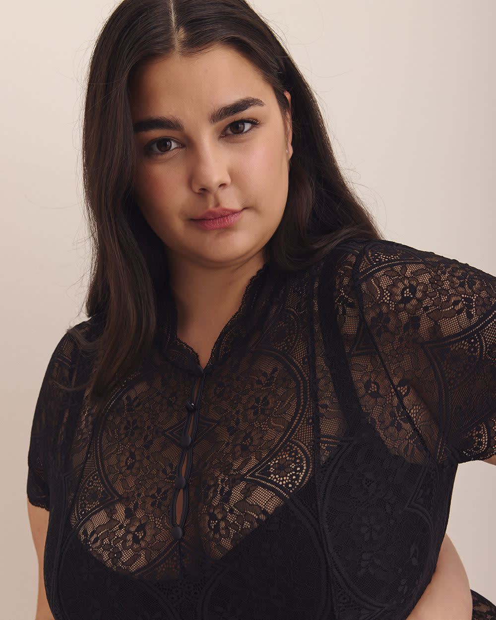 Haut court sexy en dentelle noire avec bonnets balconnets, avec armature - Déesse Collection