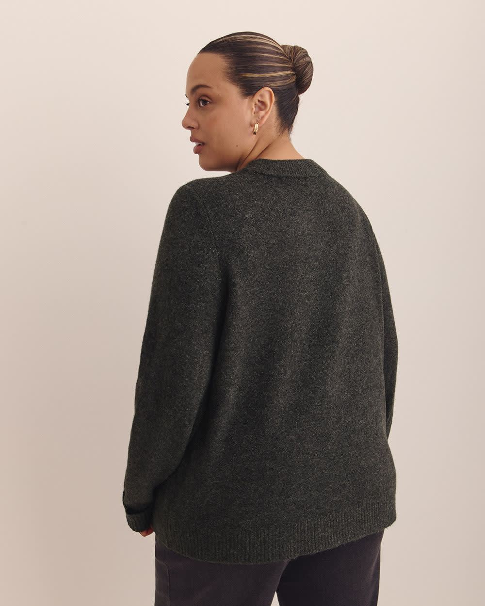 Pull à col rond et mailles métalliques