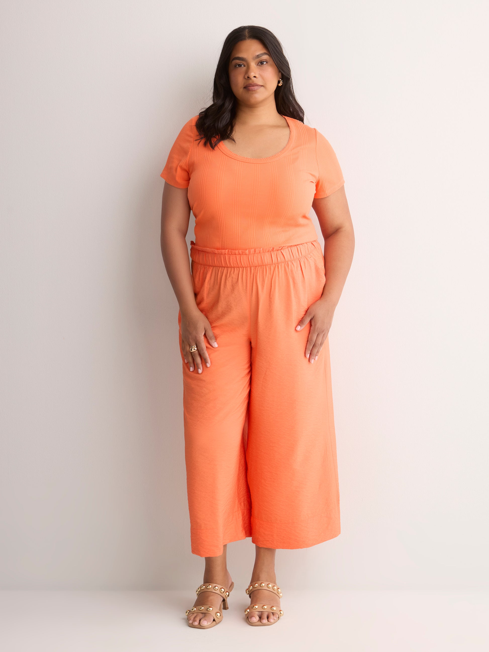 Ribbed Knit Fitted Short-Sleeve T-Shirt