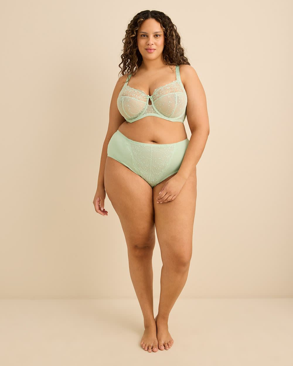 Full Brief with Floral Embroidery - Déesse Collection