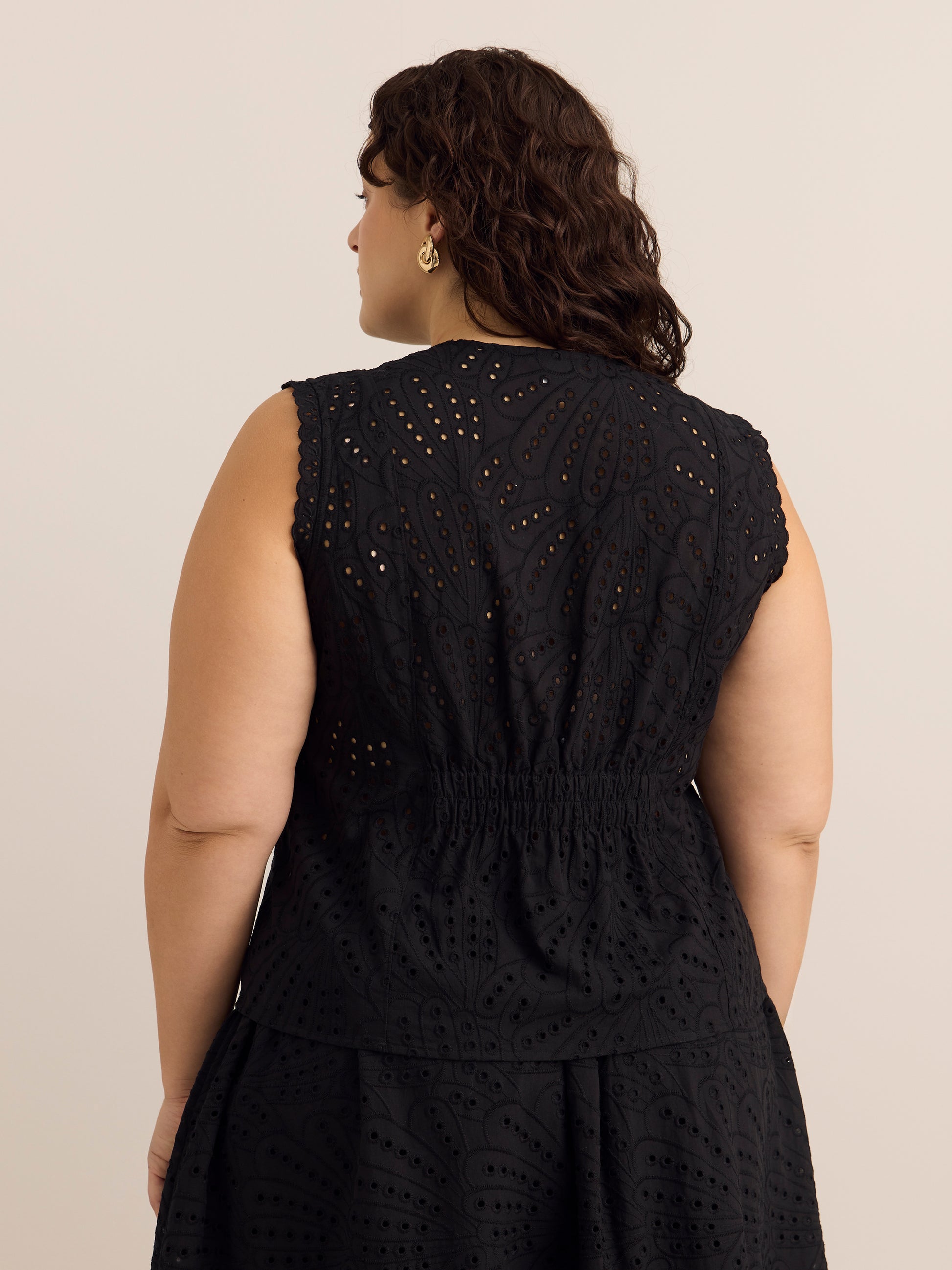 Sleeveless Buttoned Down Eyelet Blouse