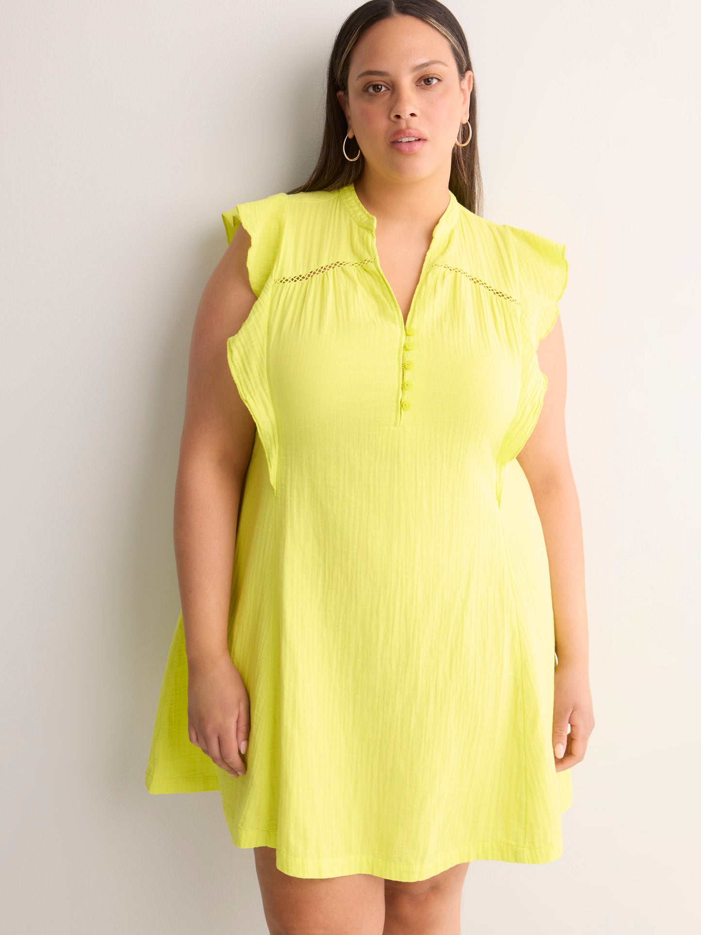 Robe courte évasée à manches à volants