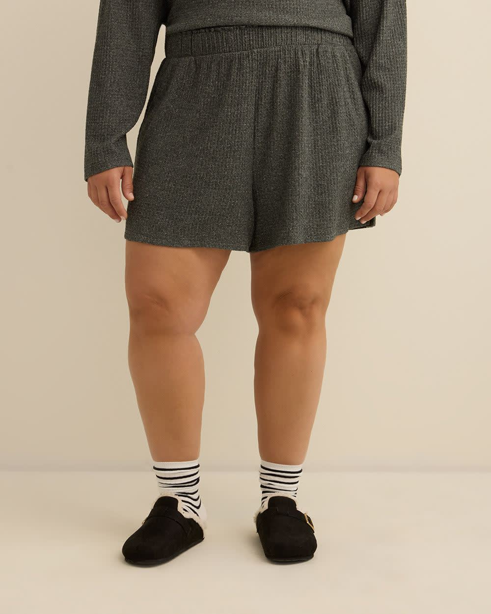 tiVOGLIO Pyjama court tricoté pour femmes – Gaufre brossée, taille à volants, fentes latérales