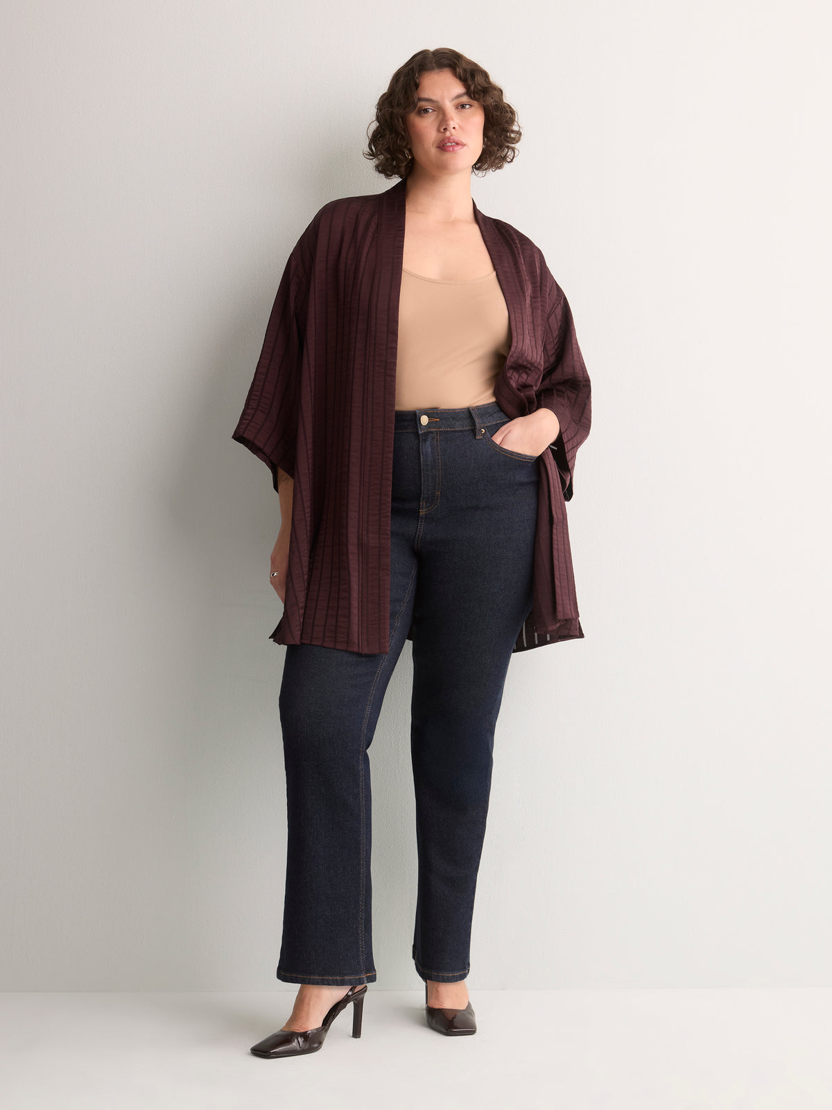Kimono ample en satin violet foncé