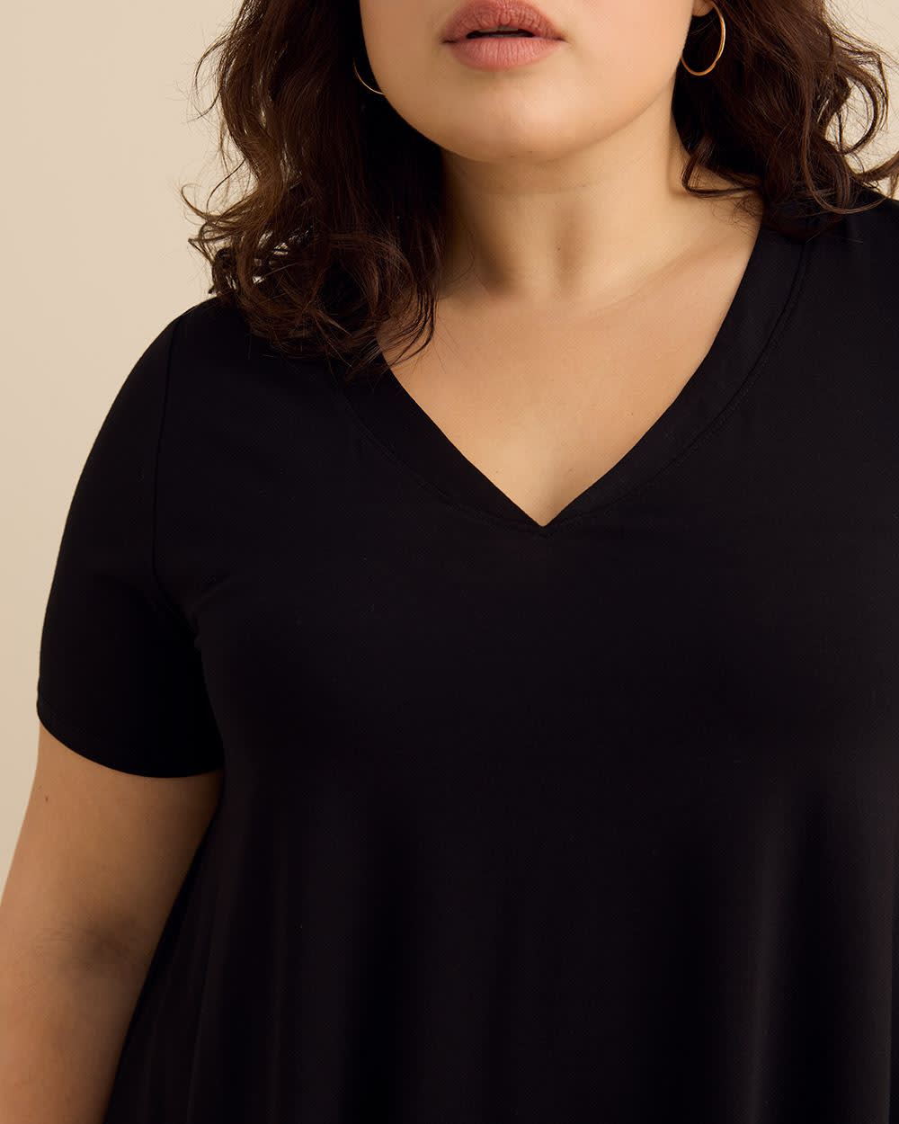 Haut évasé à manches courtes et encolure en V