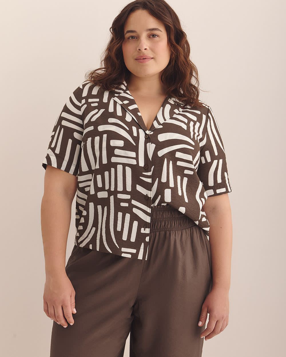 Chemisier court à manches courtes et col cranté