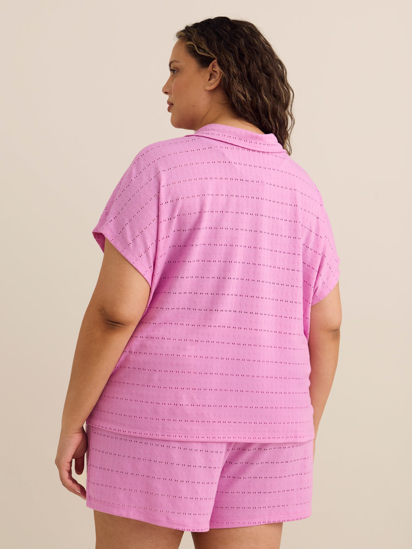 Chemisier de plage violet à broderie anglaise