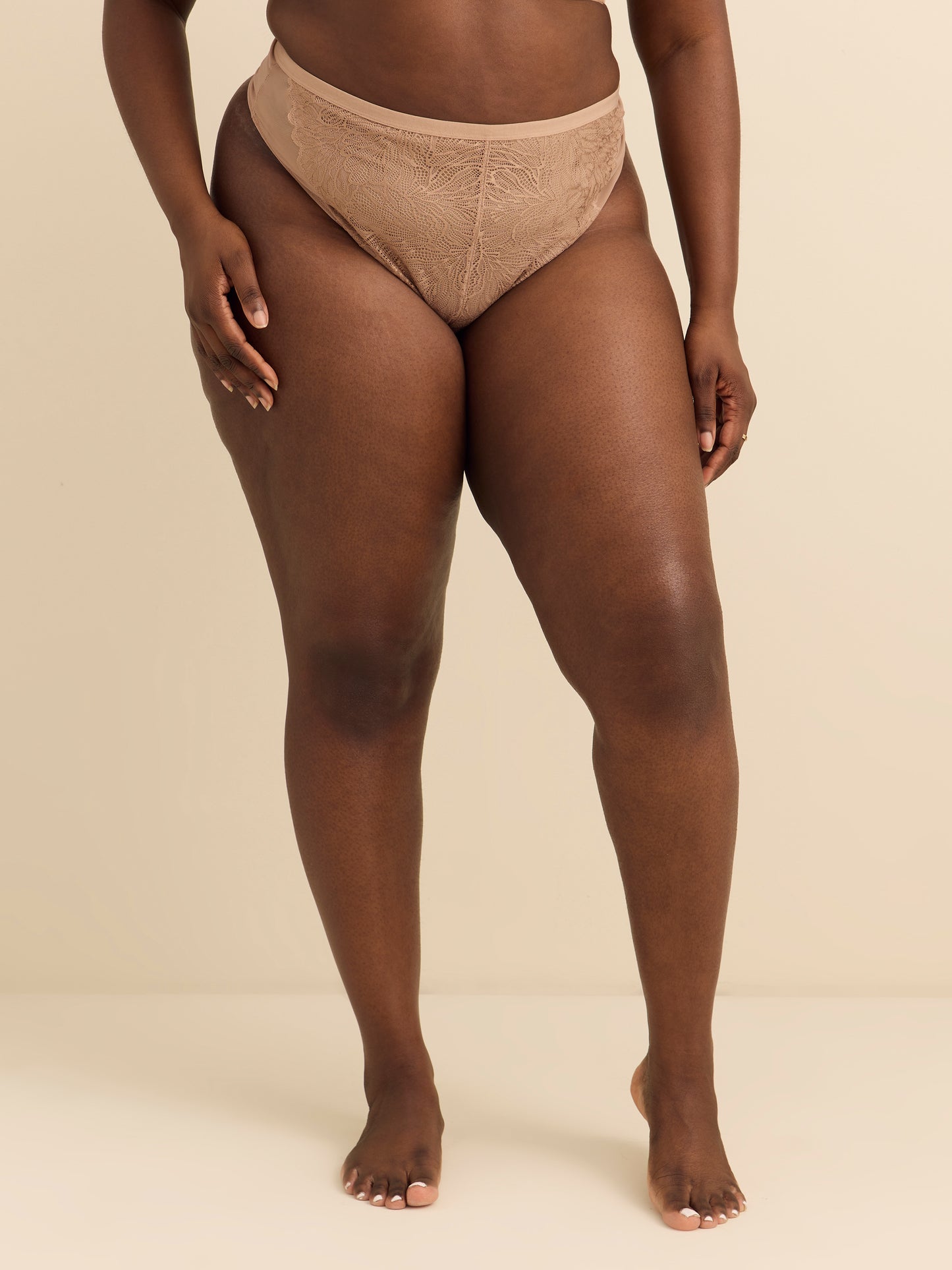 Culotte tanga unie en maille avec dentelle - Déesse Collection