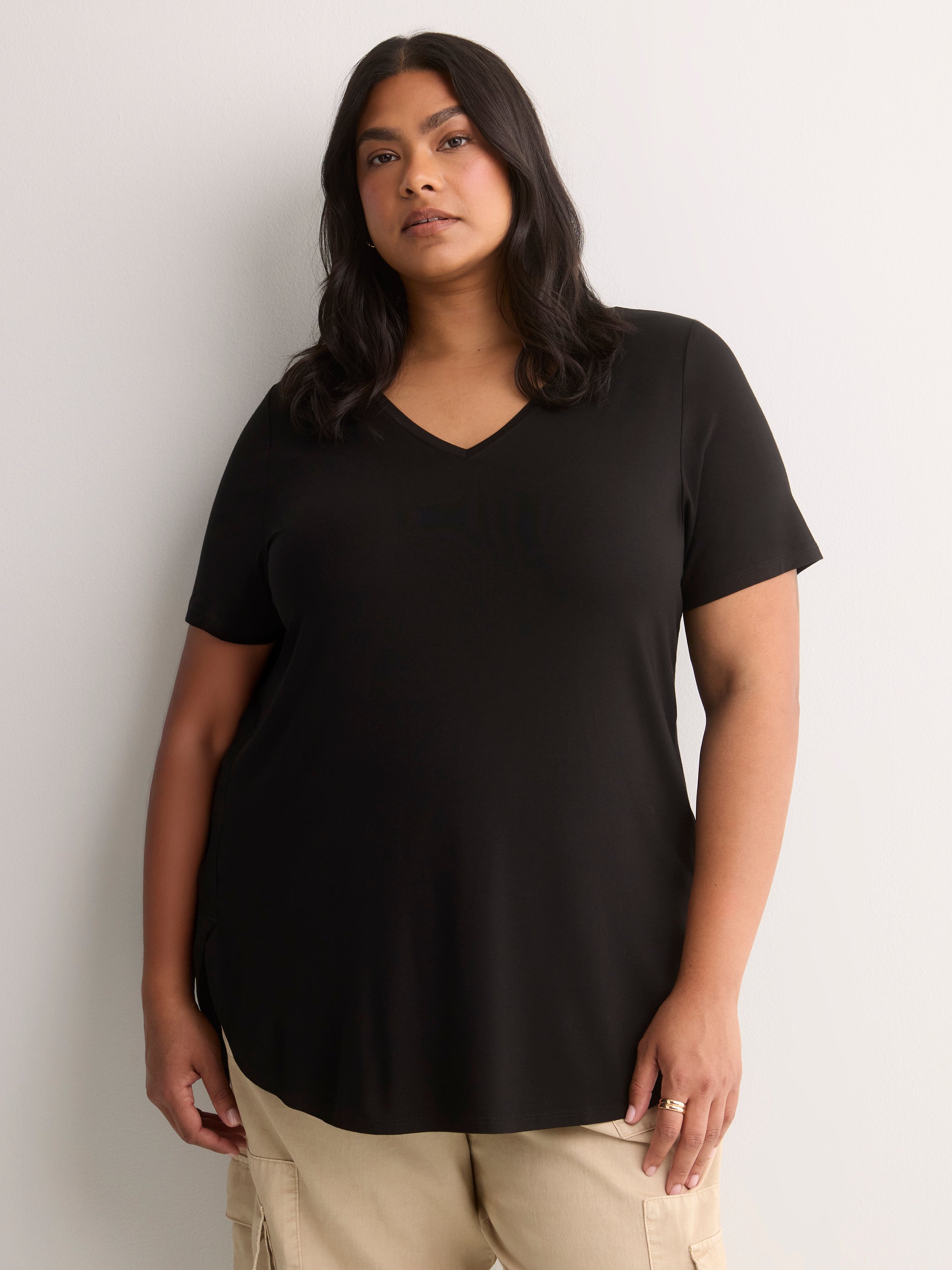 Modern-Fit V-Neck Tunic - PENN. Essentials