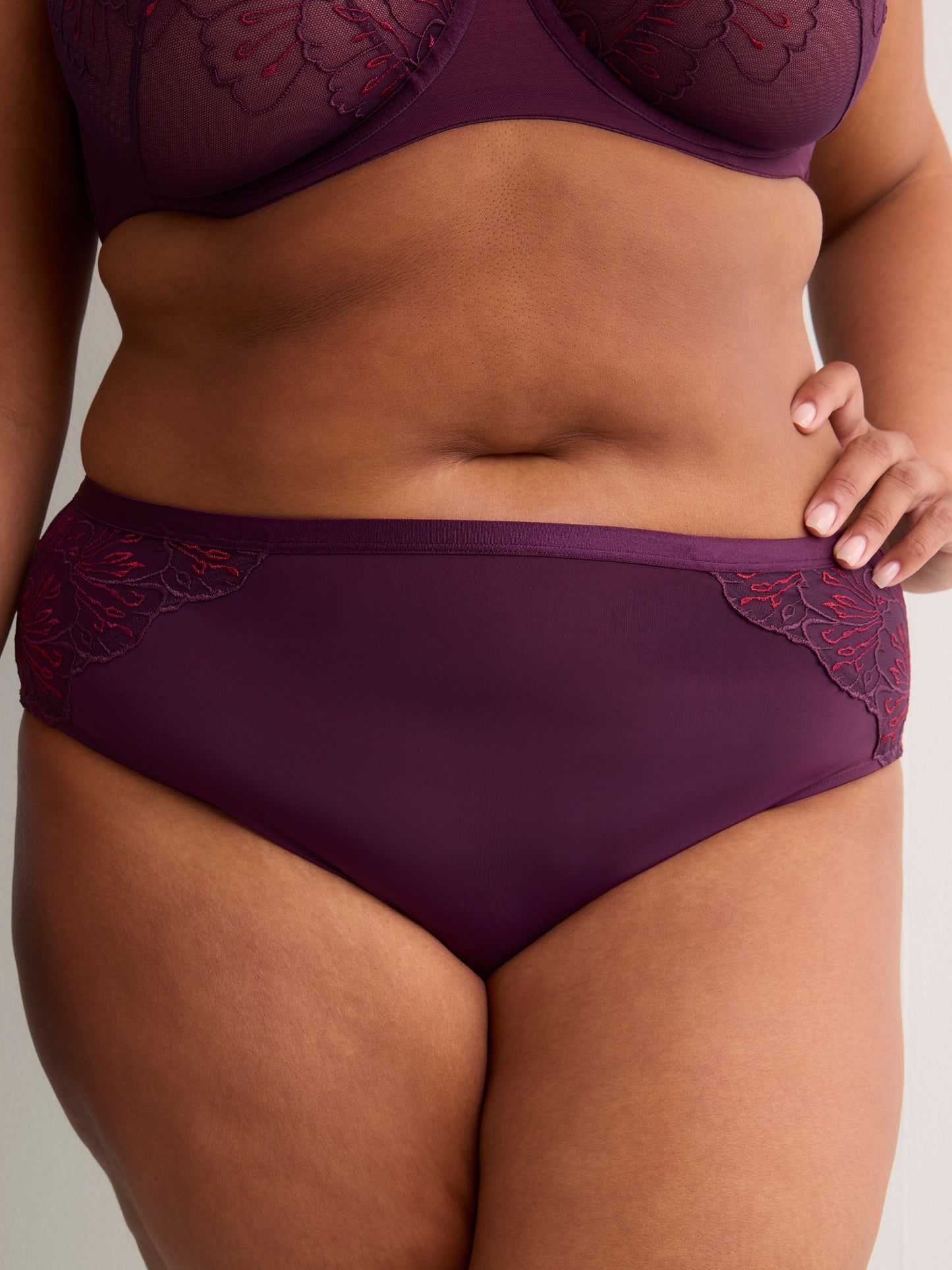 High-Cut Microfibre Brief with Side Embroidery - Déesse