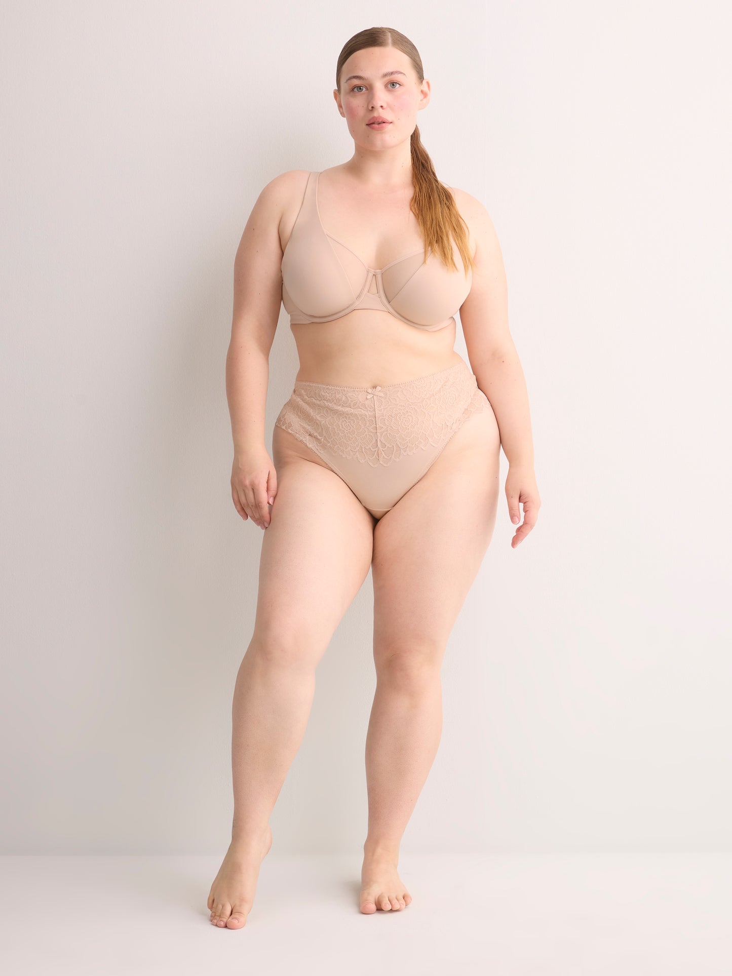 Essential Lace Thong - Déesse Collection