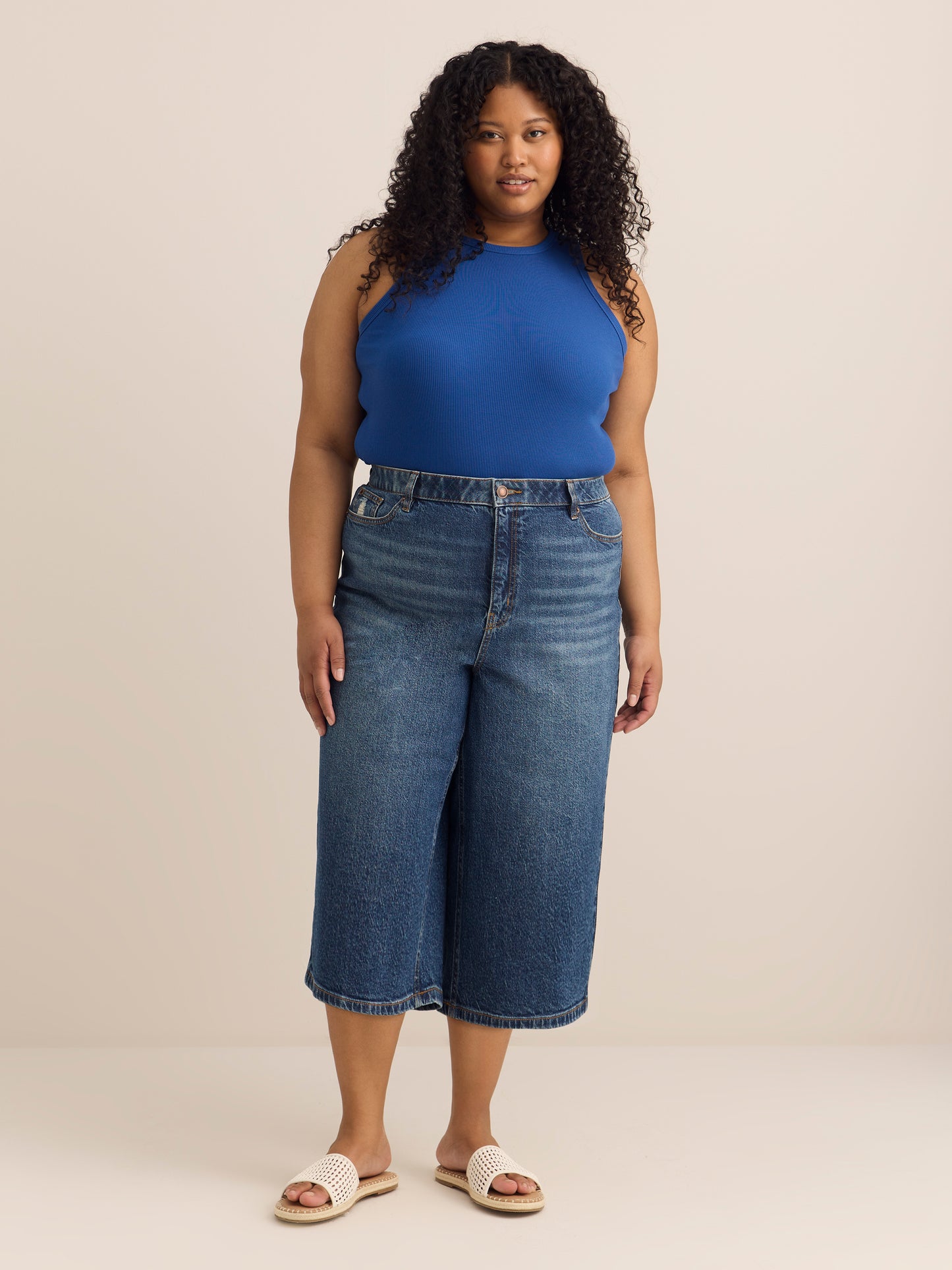 Fitted Halter-Neck Rib Knit Tank Top