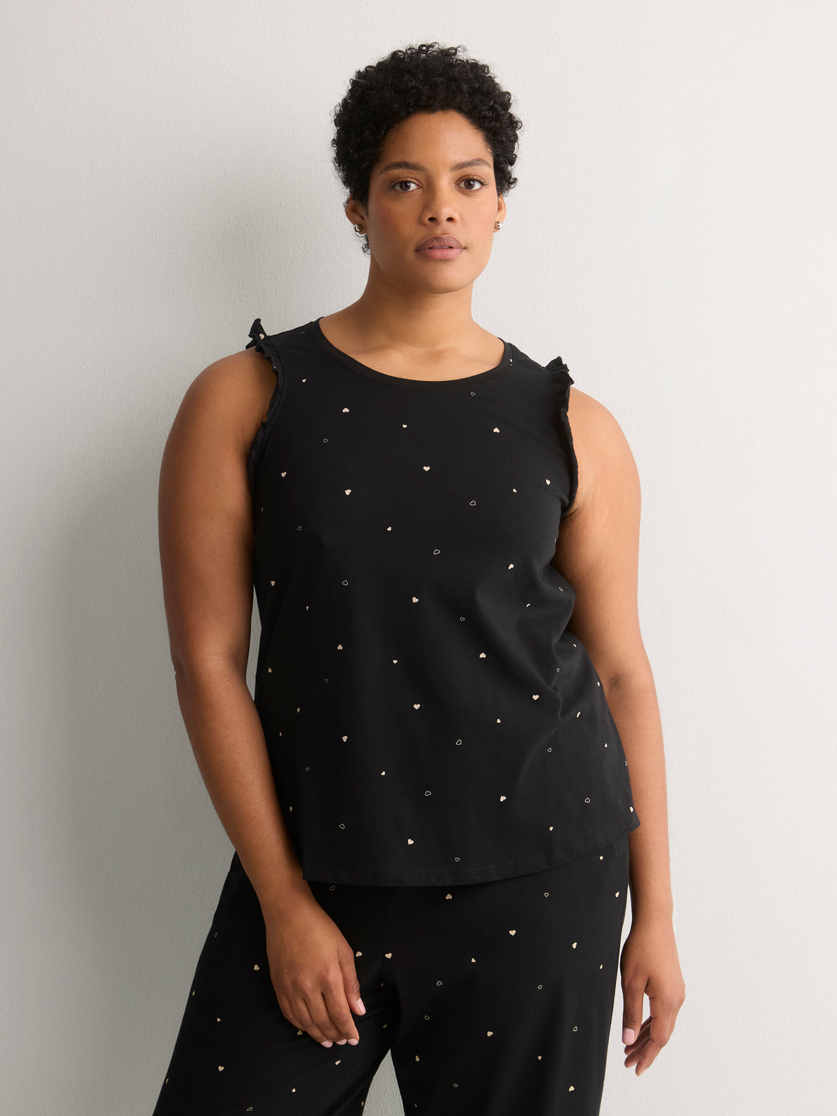 Black Heart-Print Modern-Fit Sleeveless Pyjama Top - tiVOGLIO