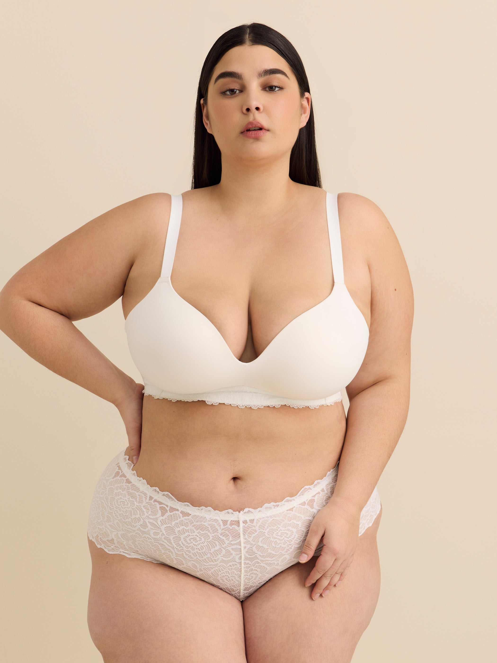 Wireless Plunge Bra with Lace - Déesse Collection