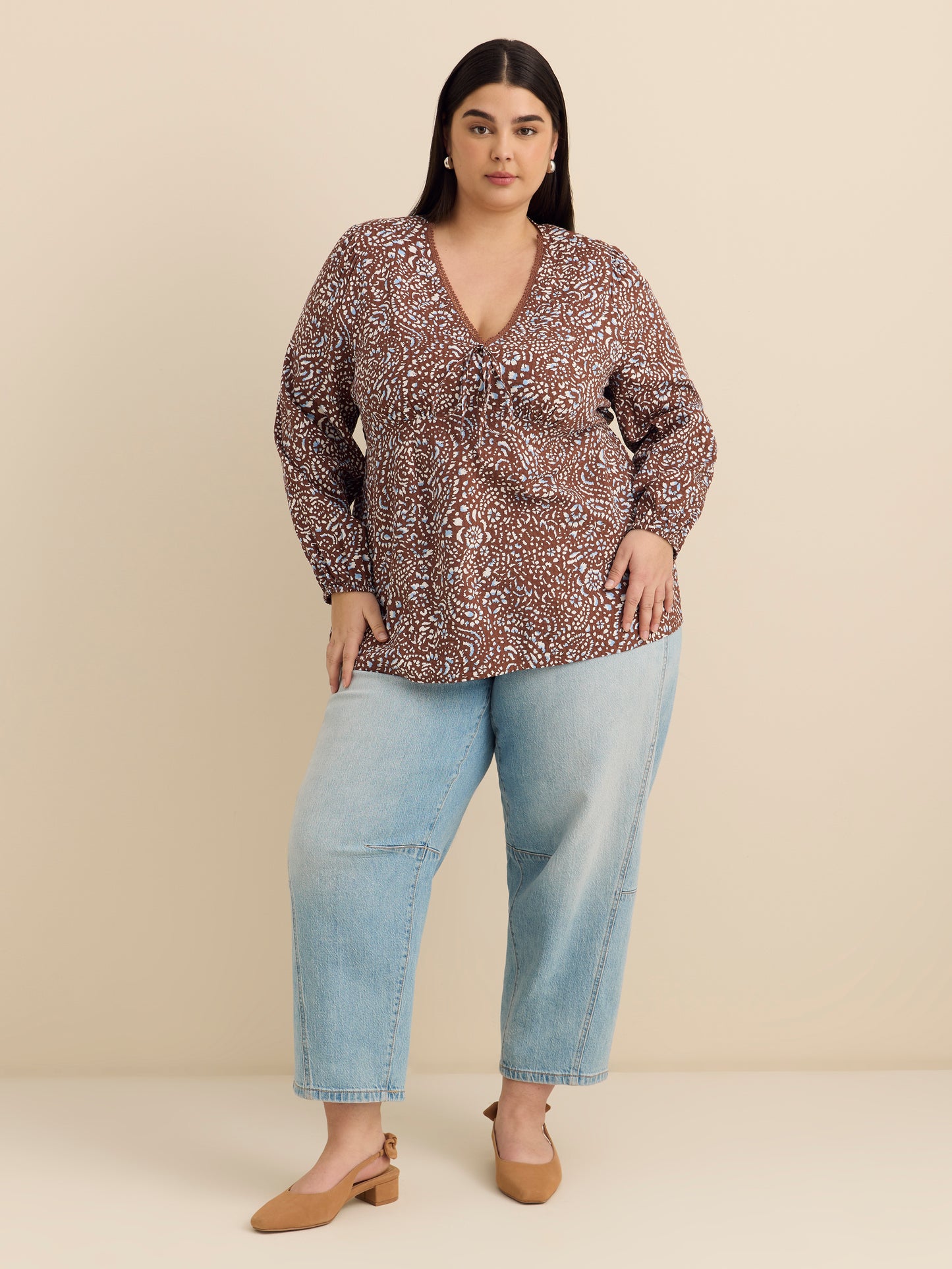 Blouse évasée avec encolure en V