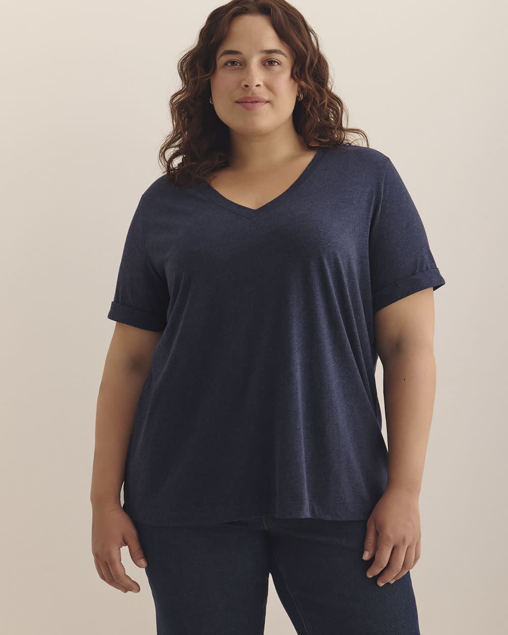 Boyfriend-Fit V-Neck T-Shirt - PENN. Essentials