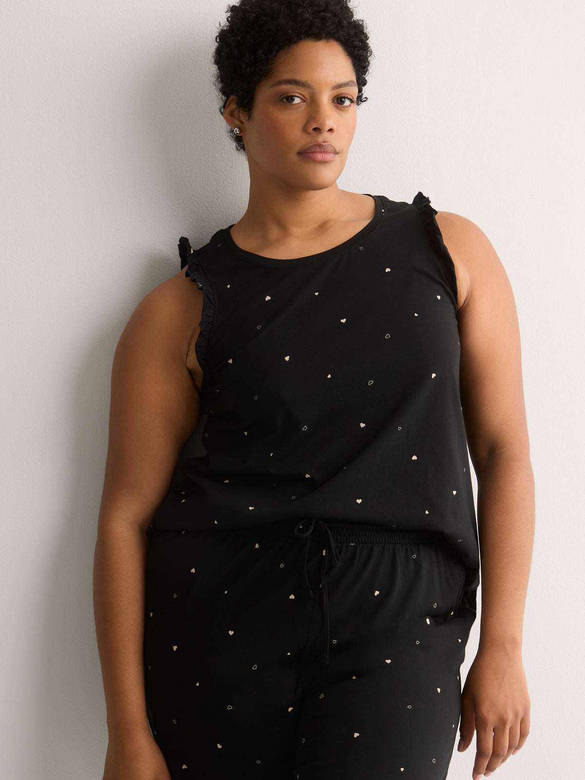 Black Heart-Print Modern-Fit Sleeveless Pyjama Top - tiVOGLIO