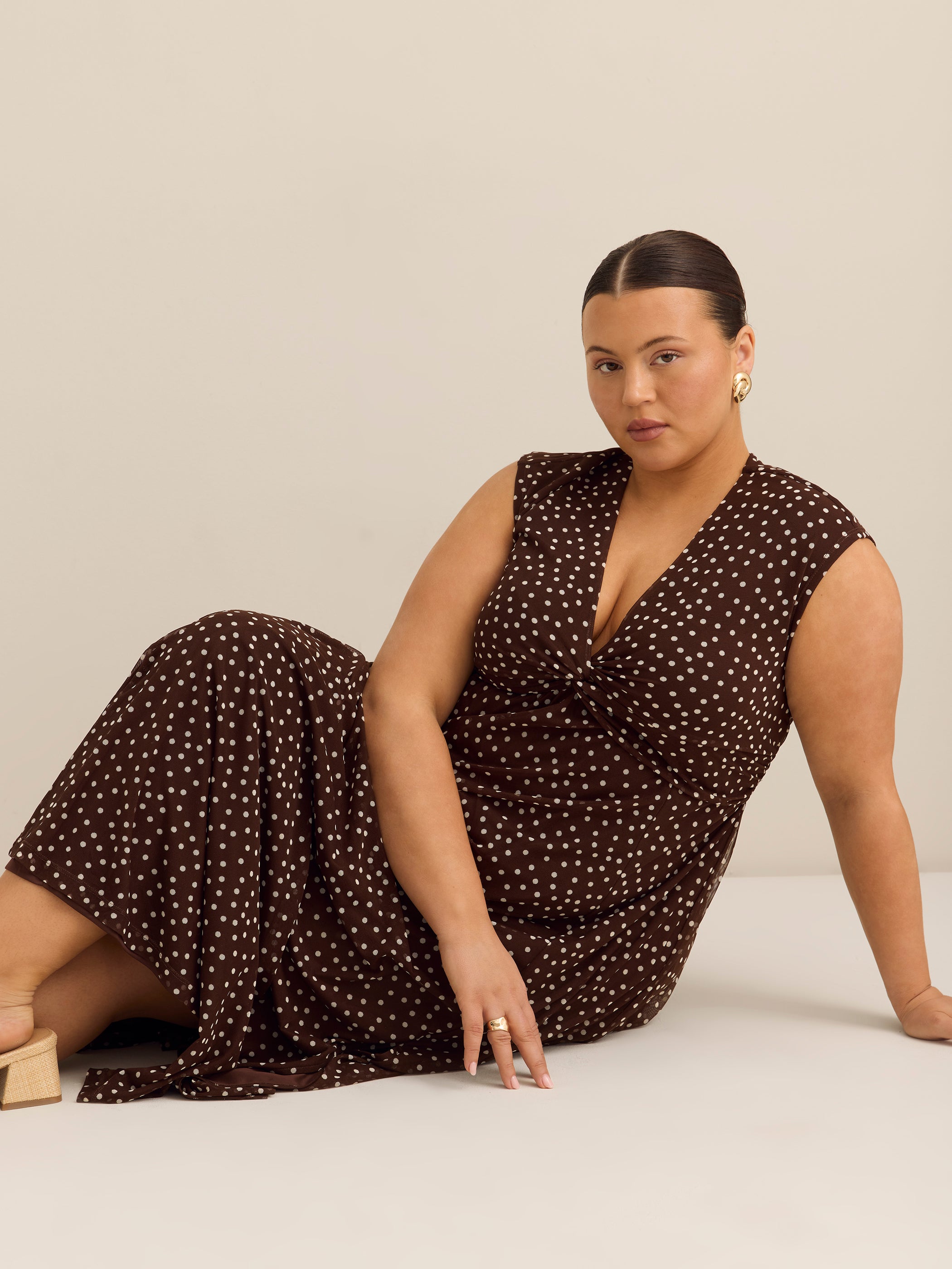 Robe longue en maille à encolure en V avec noeud torsadé - Addition Elle