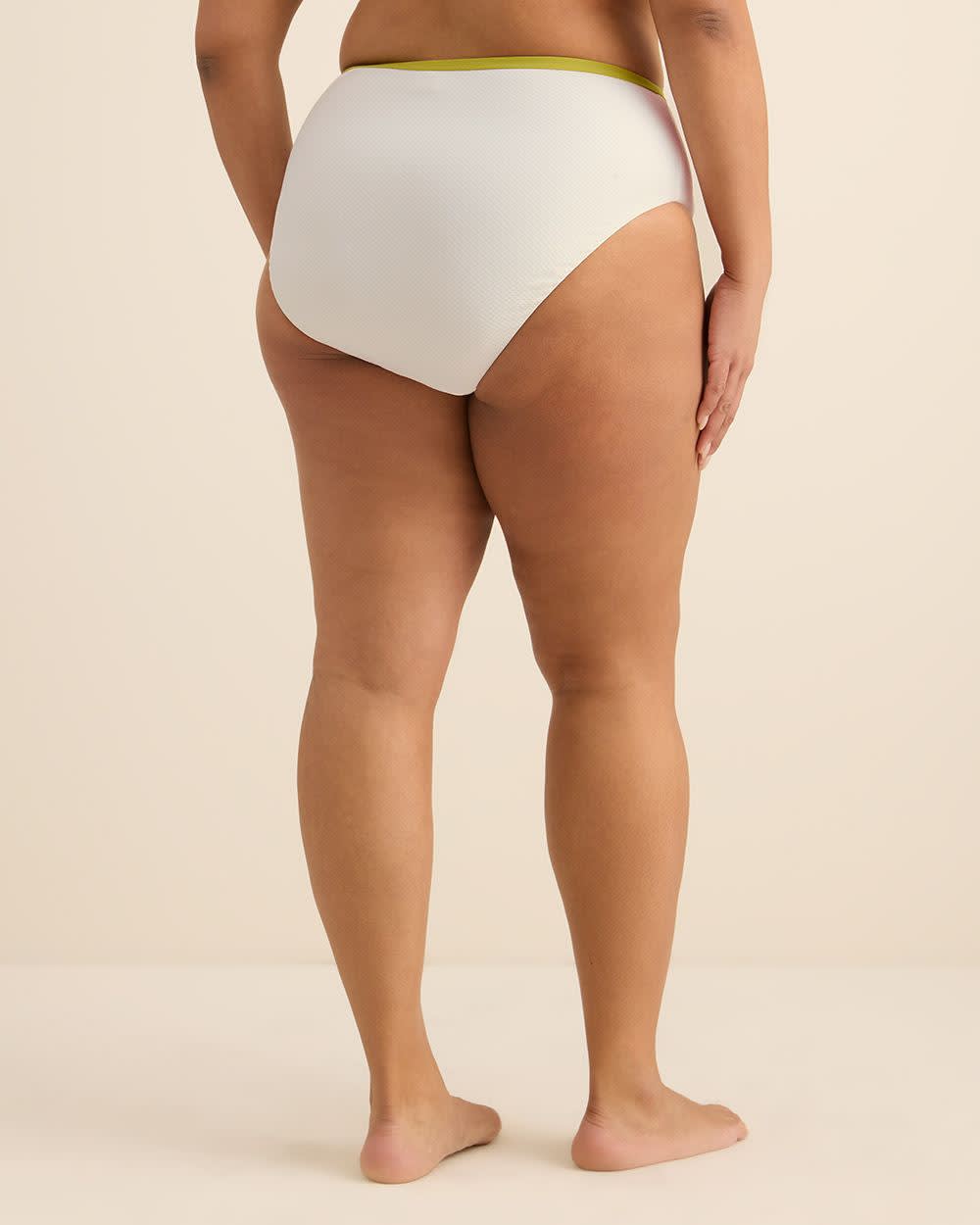 Culotte de maillot blanche texturée taille haute avec biais contrastant