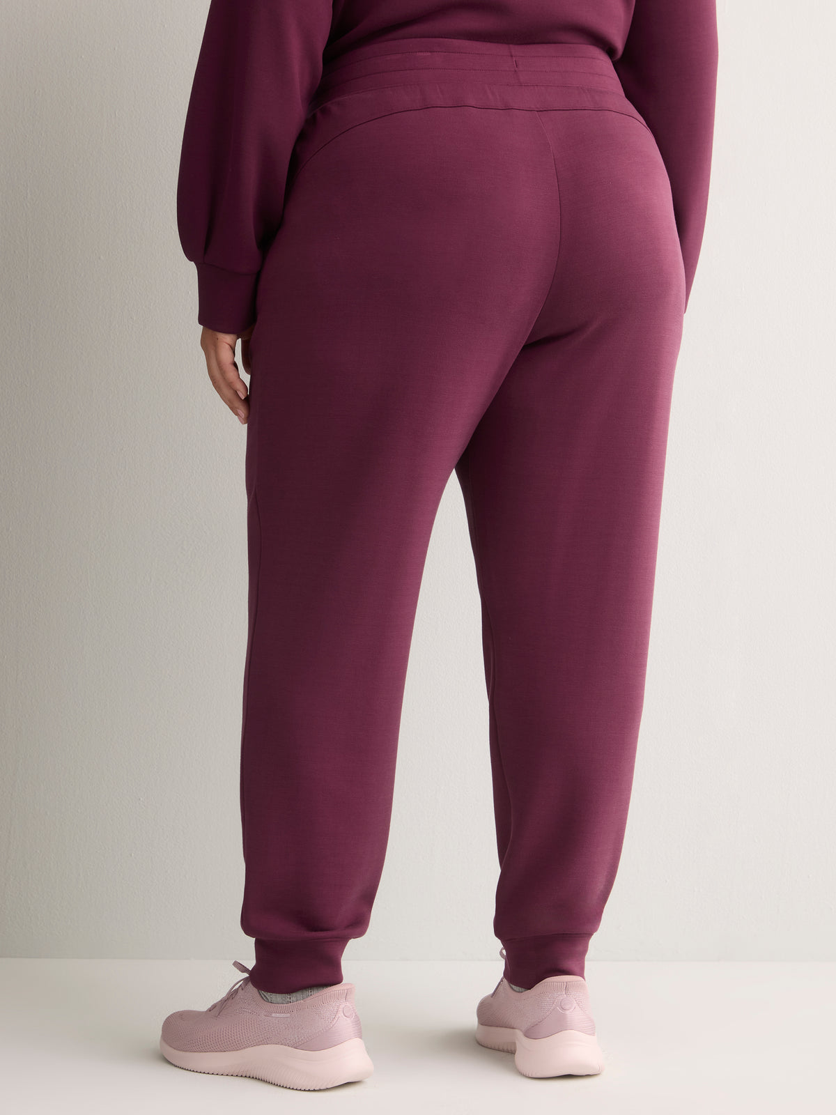 Skechluxe Elevate Mid-Rise Jogger Pant - Skechers