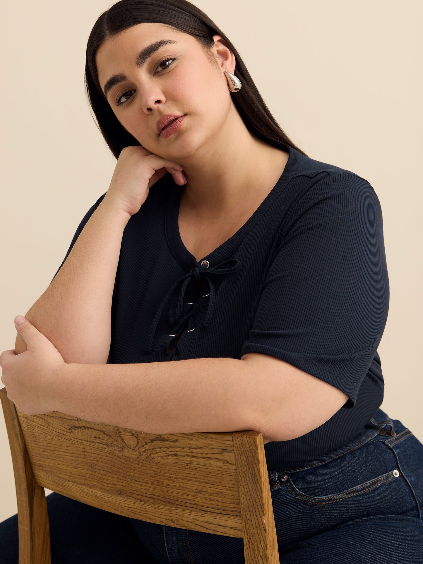 Haut à manches coude avec encolure lacée