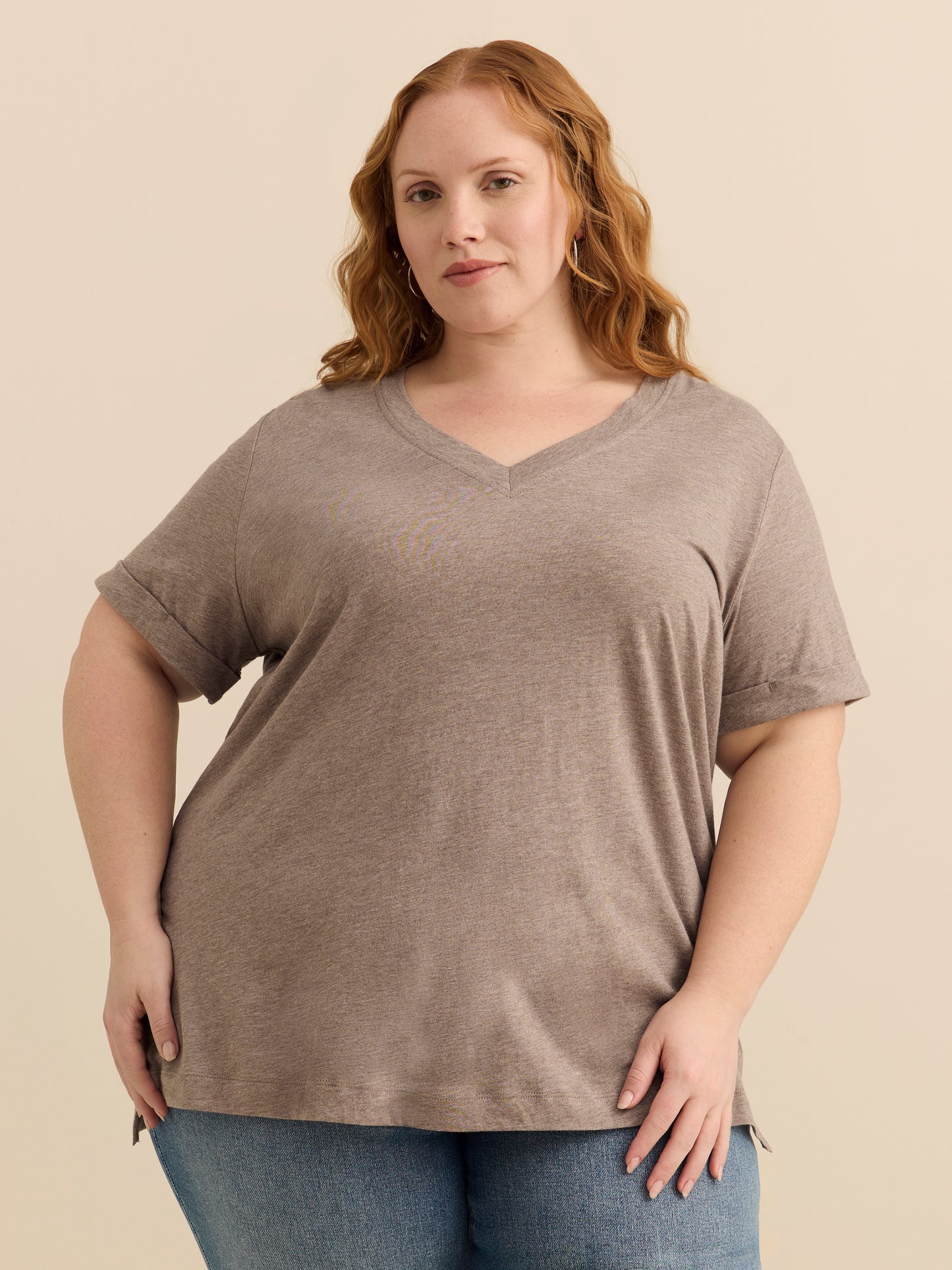 Tissu responsable, t-shirt coupe boyfriend avec encolure en V et fentes