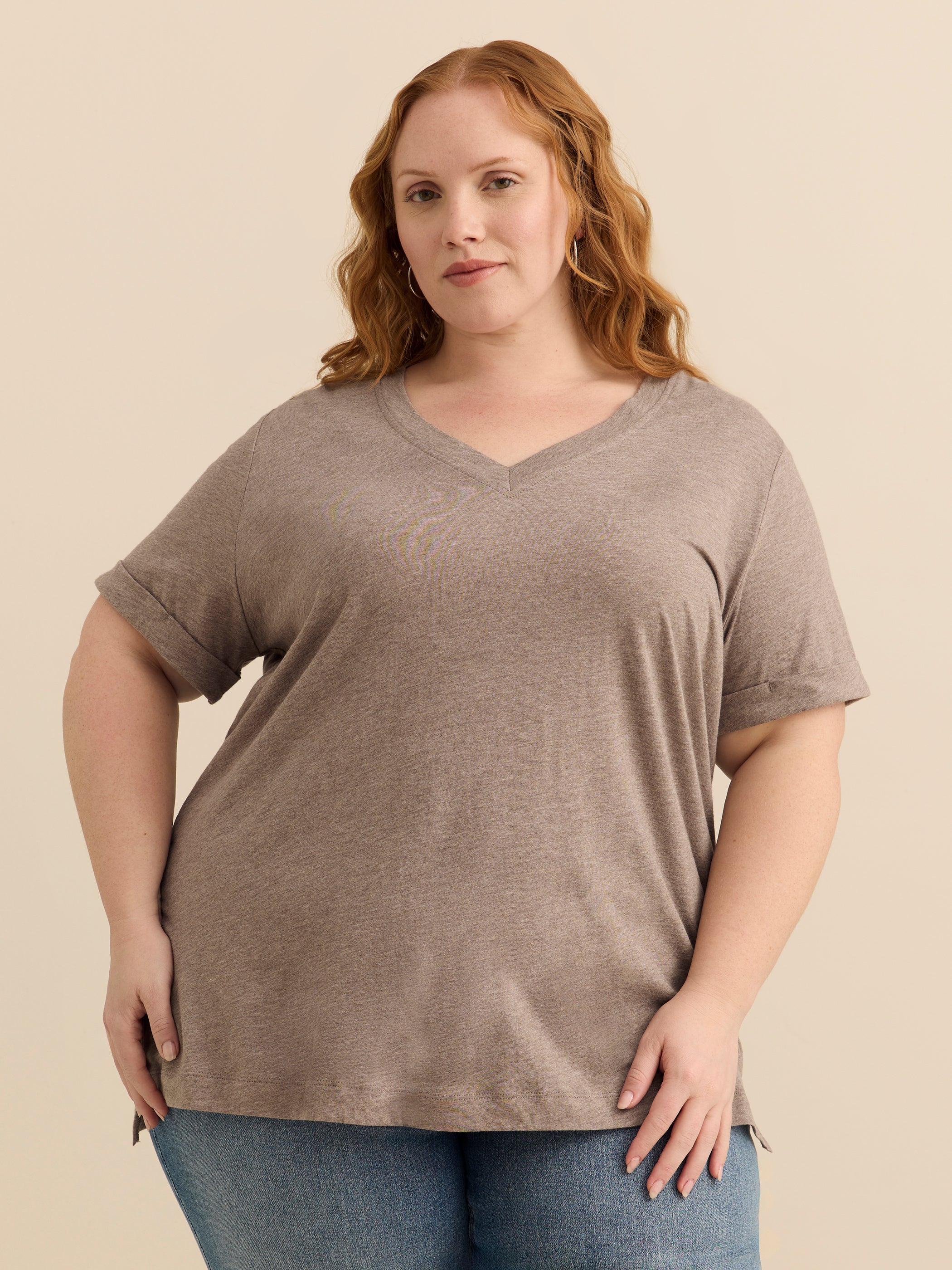 Tissu responsable, t-shirt coupe boyfriend avec encolure en V et fentes