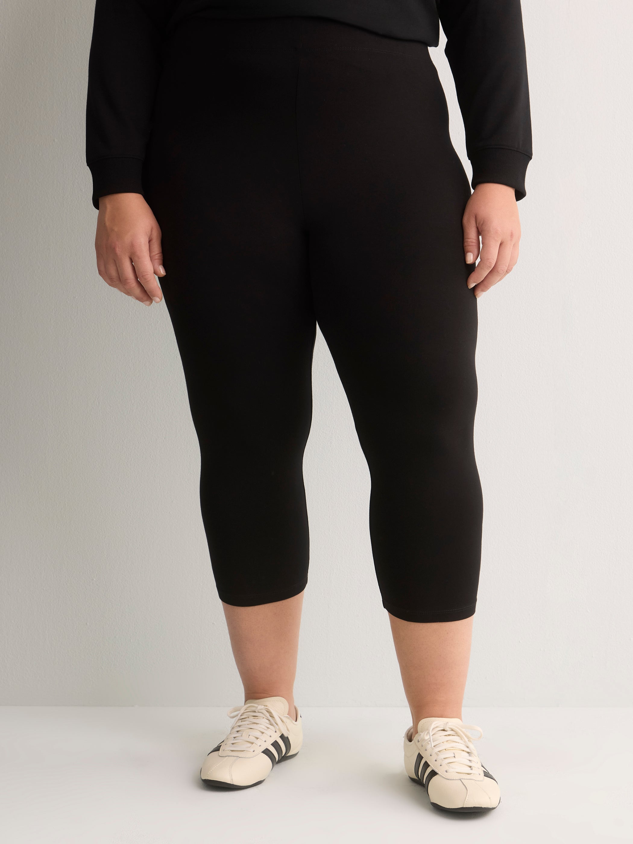 Responsible, Basic Stretch Capri Legging - PENN. Essentials