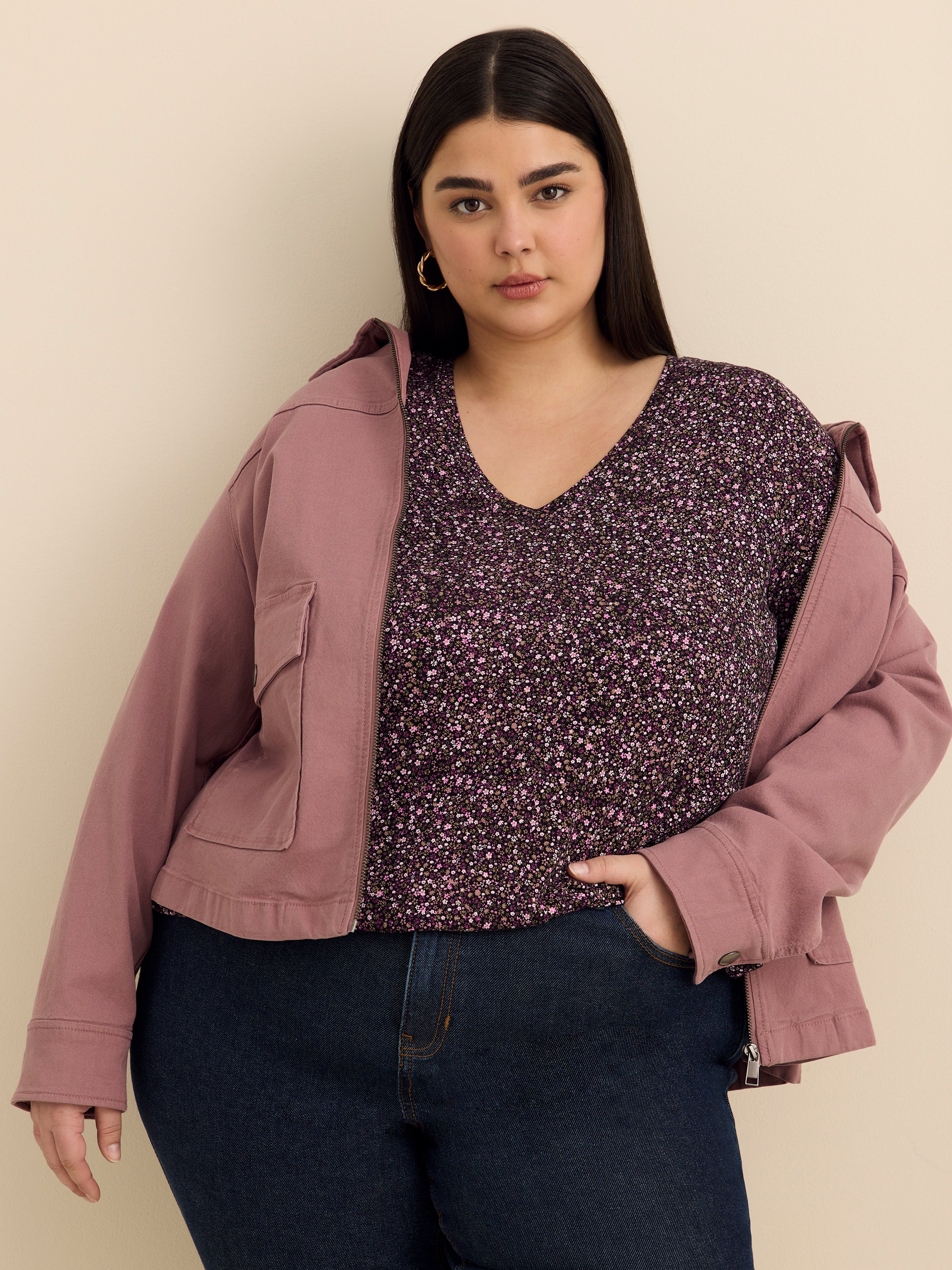 Tunique à manches courtes avec encolure en V et fentes latérales