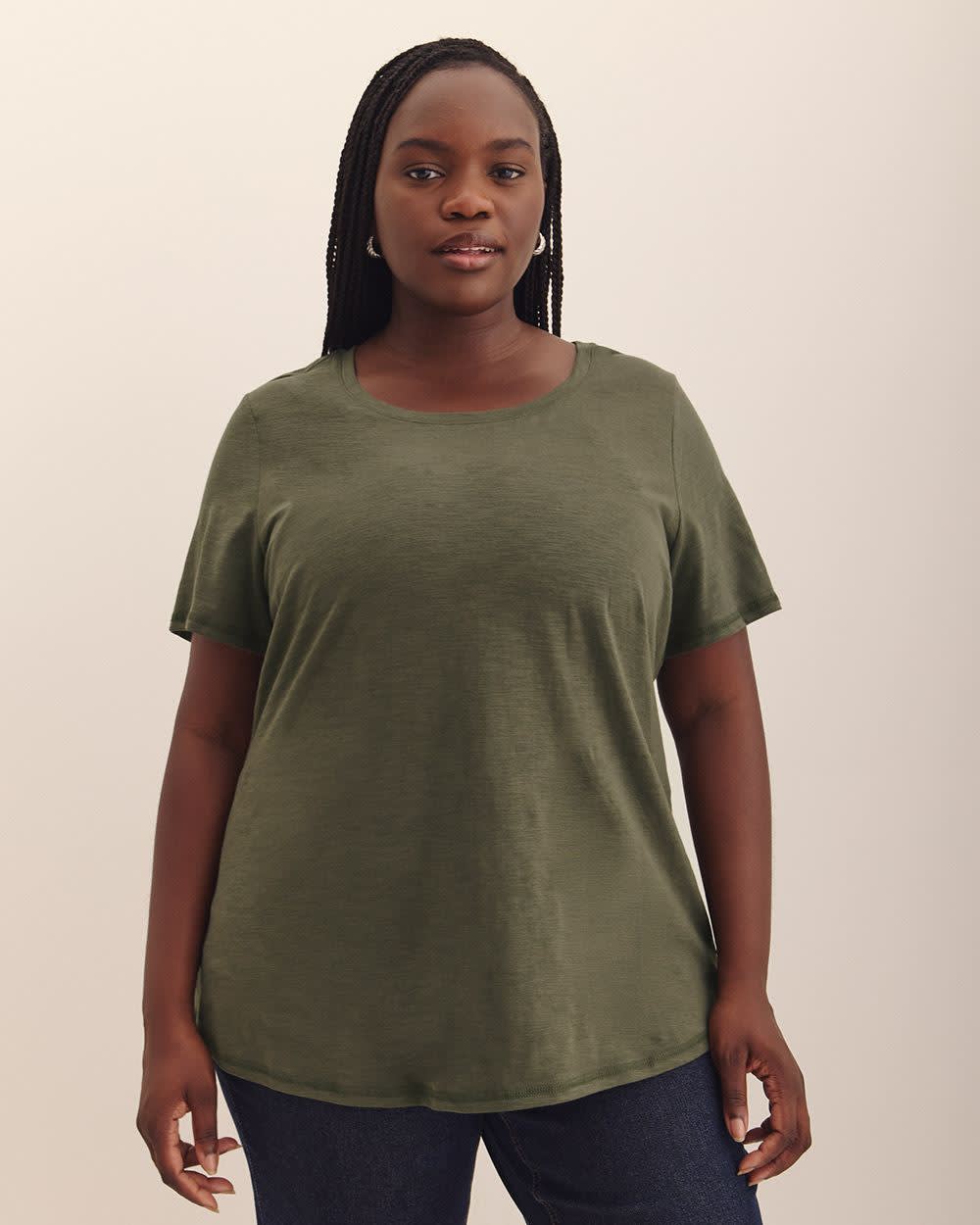 Curvy-Fit Crewneck Tee - PENN. Essentials