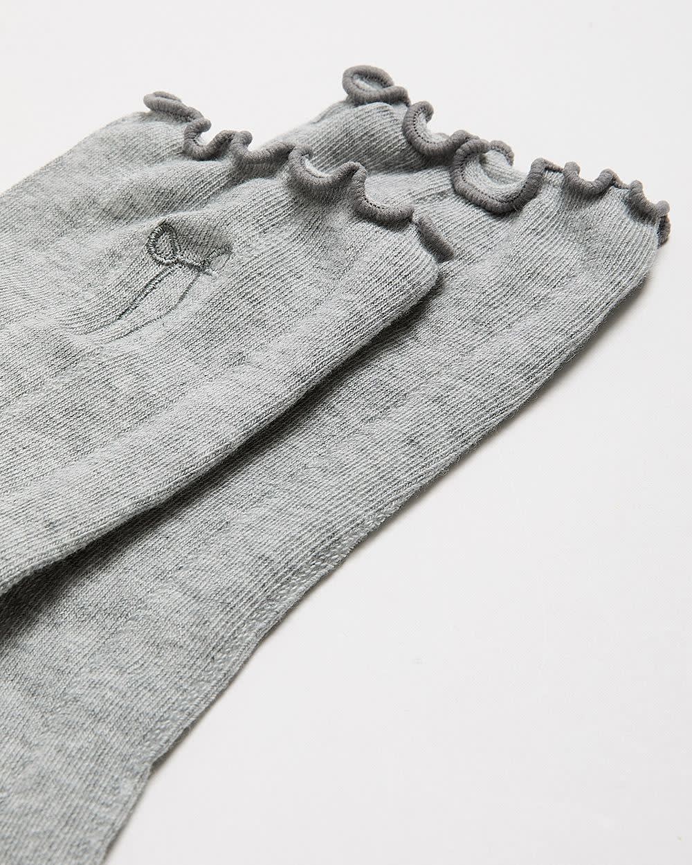 Chaussettes à rebord ondulé avec boucle brodée
