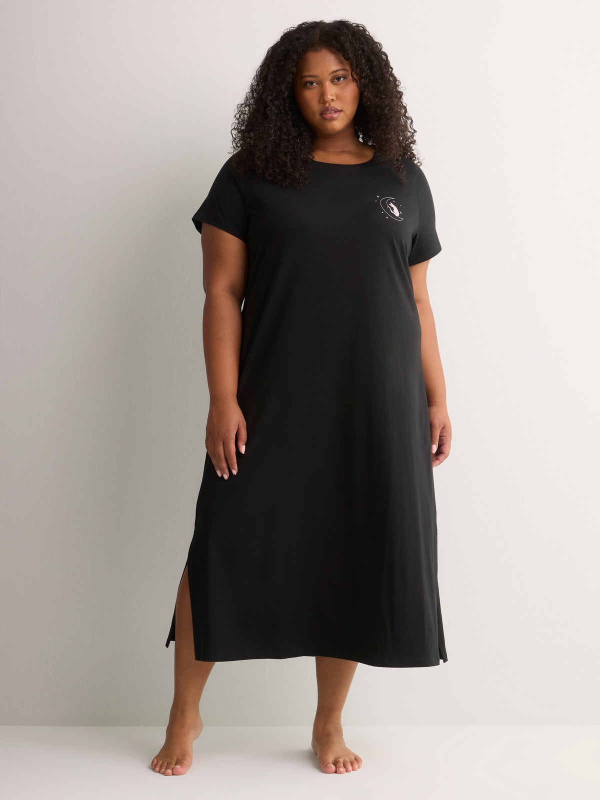Black Short-Sleeve Long Sleepshirt with Moon Cat Chest Print - tiVOGLIO