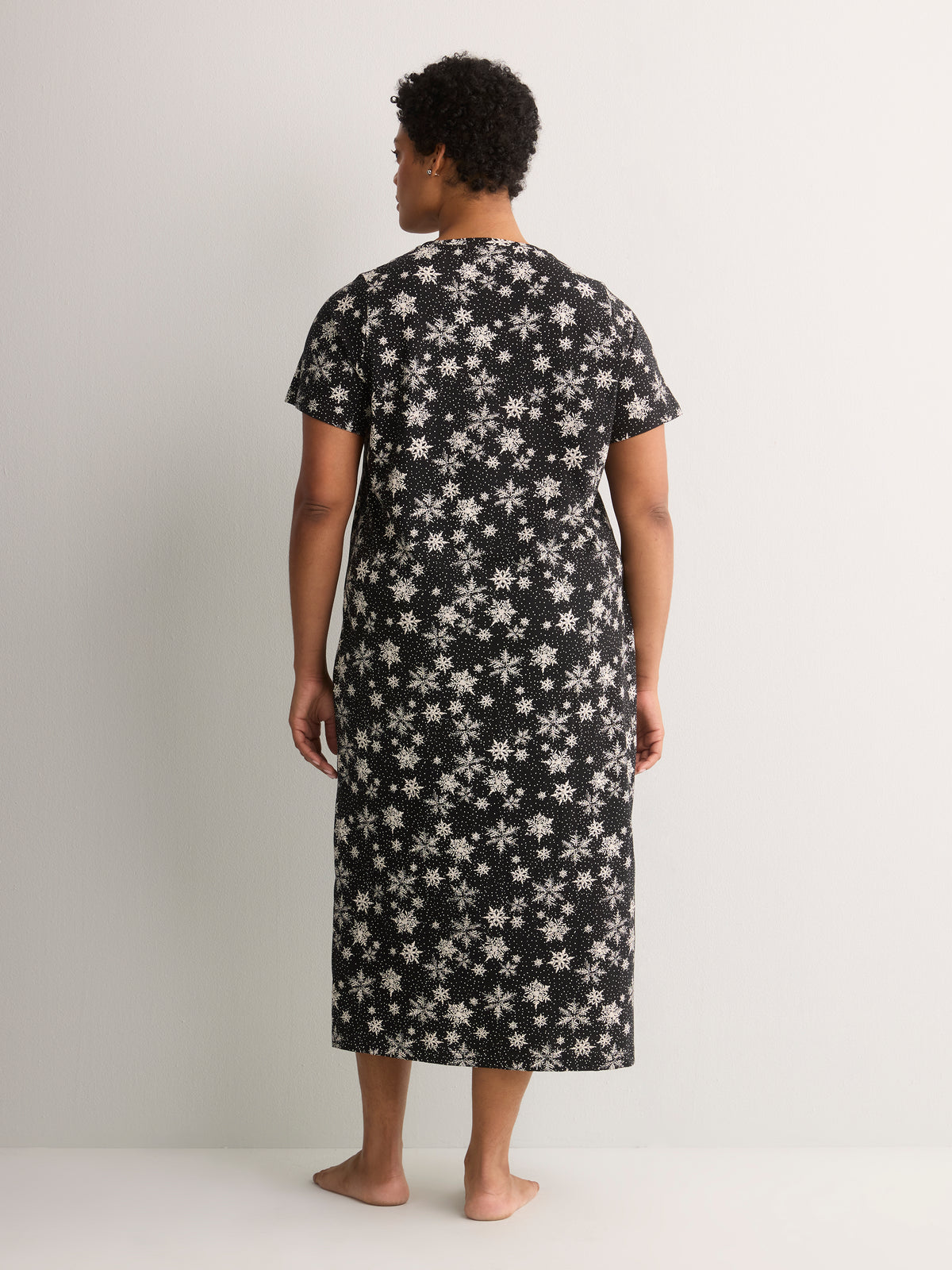 Black Snowflake-Print Long Short-Sleeve Sleepshirt - tiVOGLIO