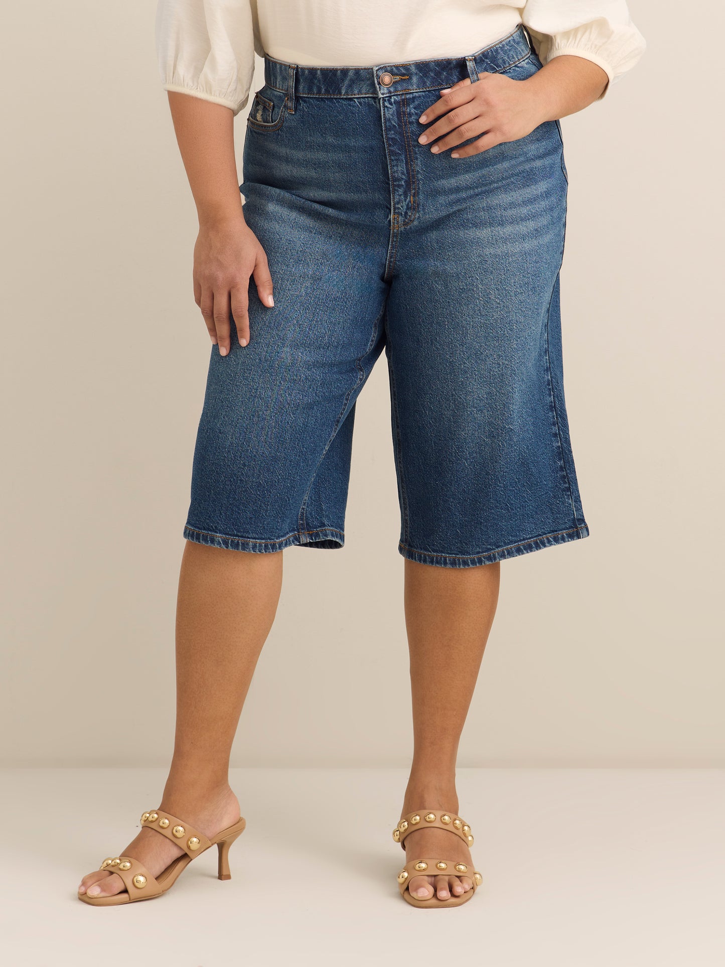 Dark High-Rise Curvy-Fit Denim Capri - d/C JEANS
