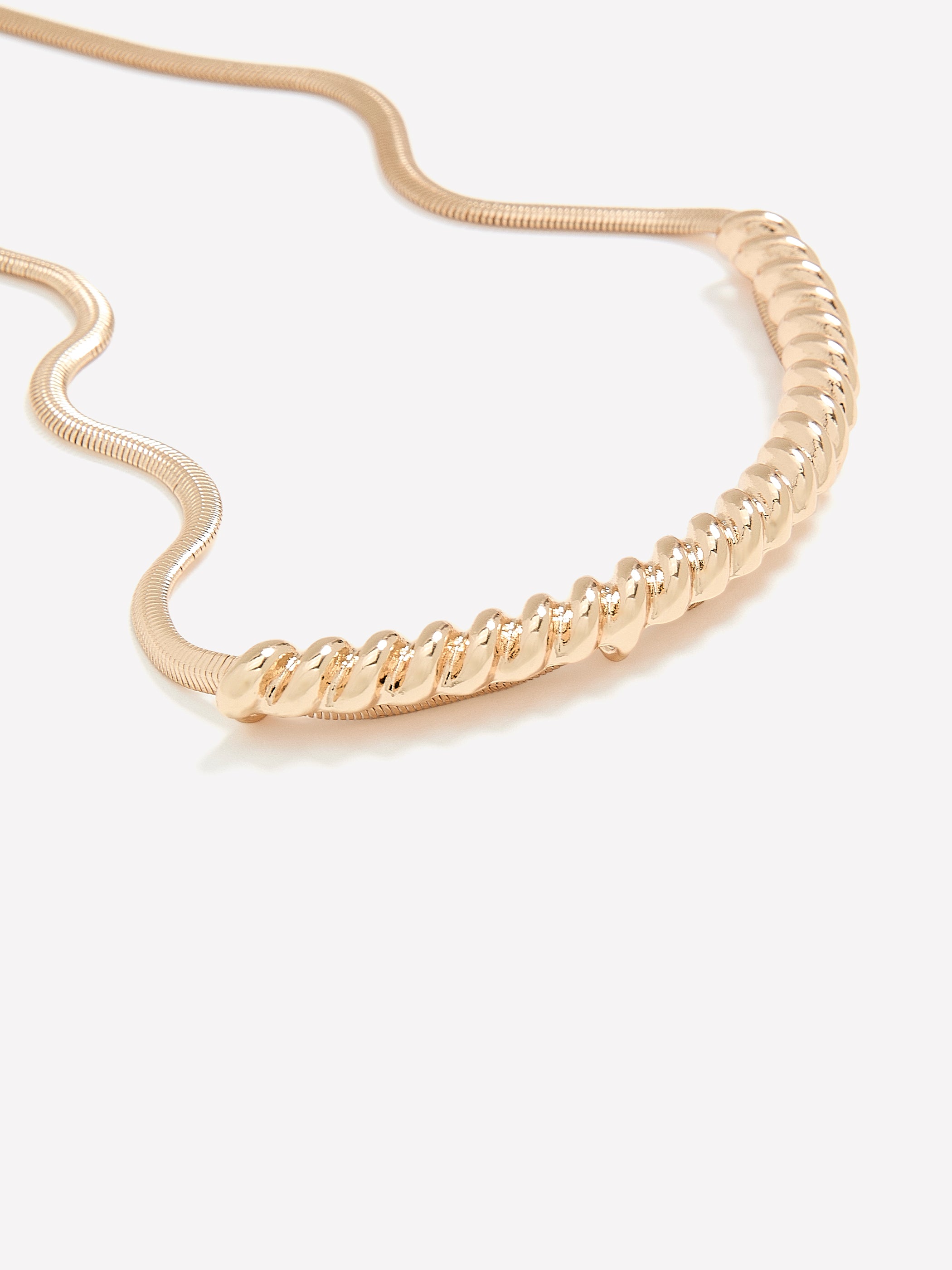 Short Necklace with Braided Detail