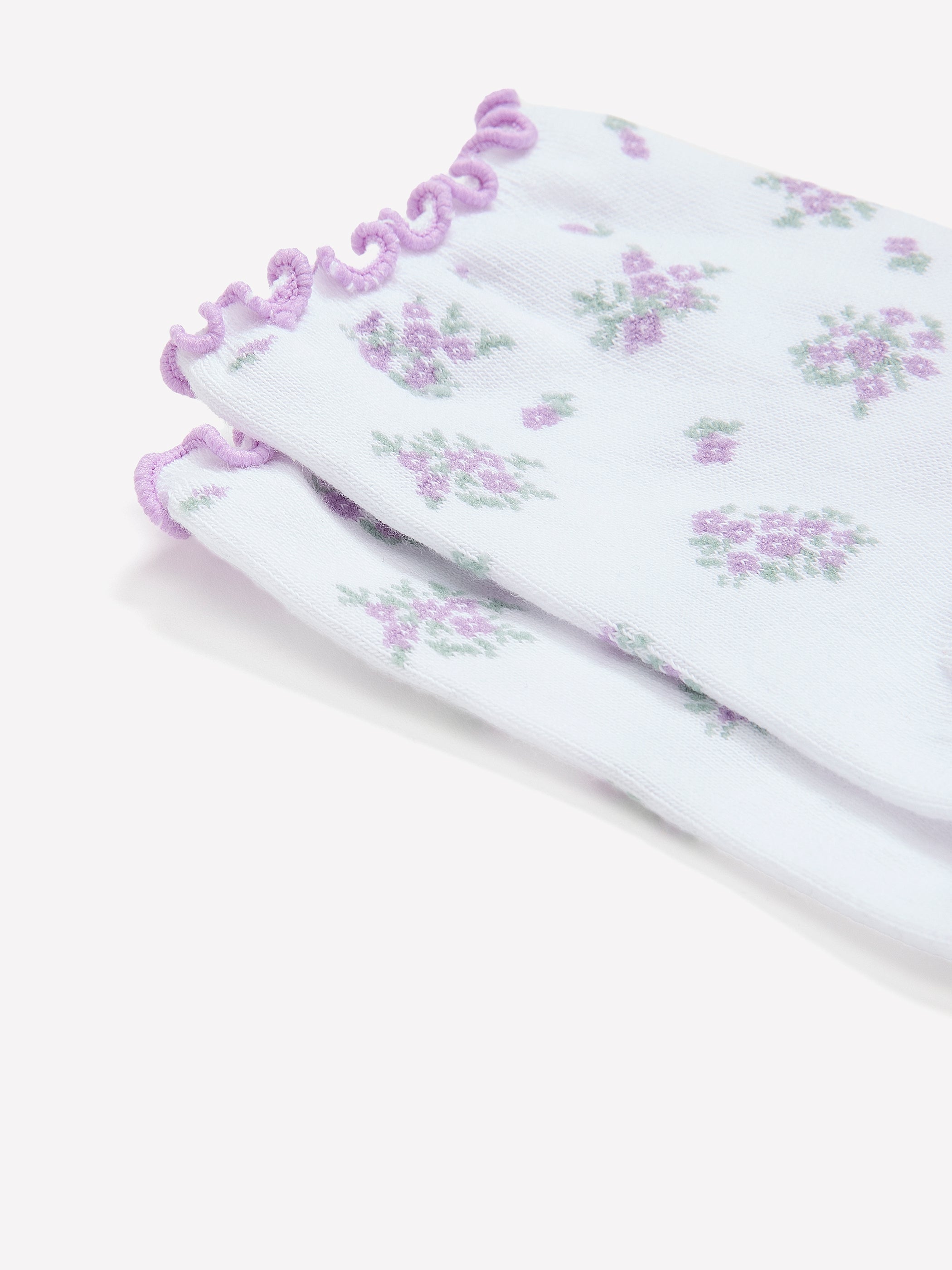 White Floral Ankle Socks with Lettuce Edge