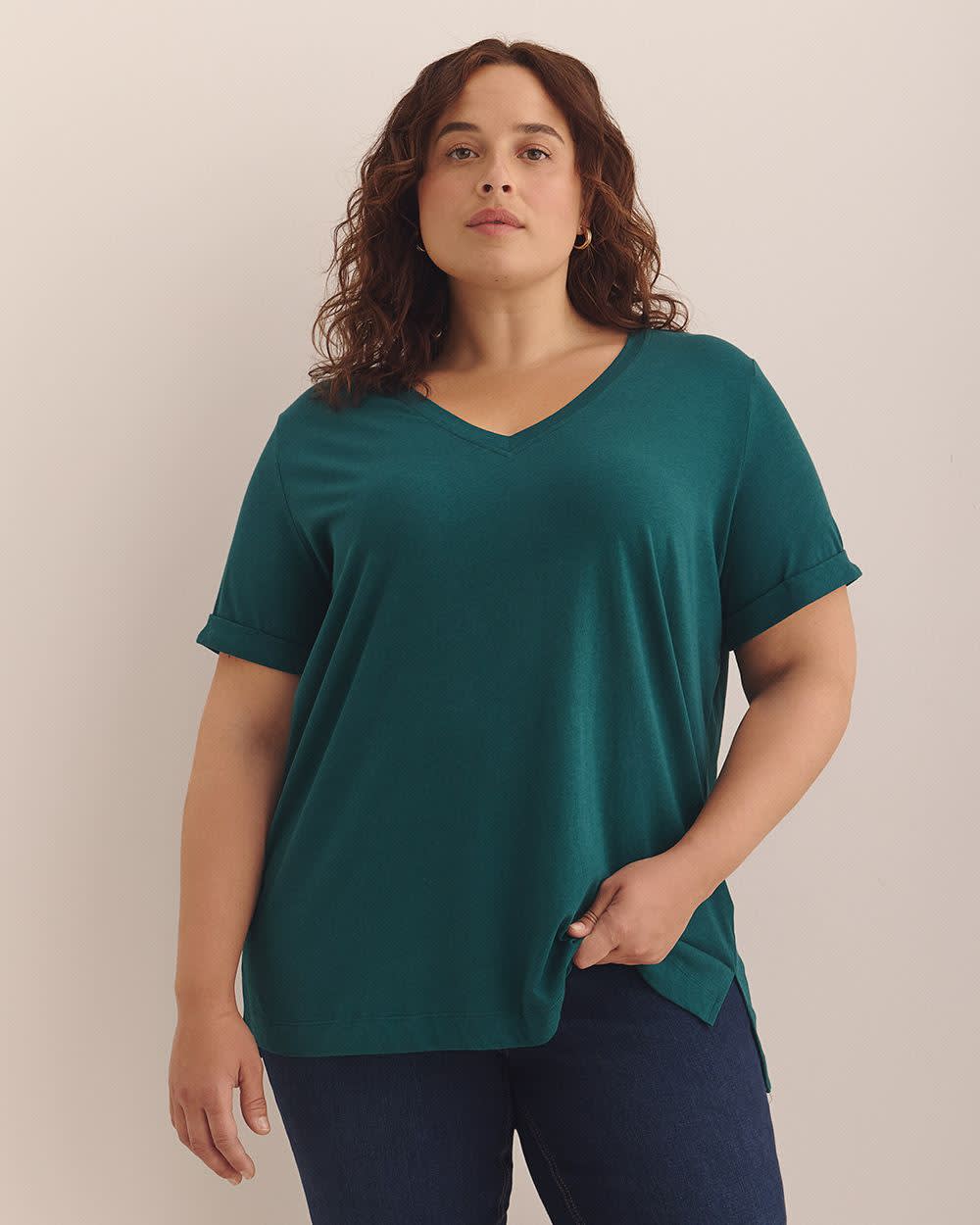 Boyfriend-Fit V-Neck T-Shirt - PENN. Essentials