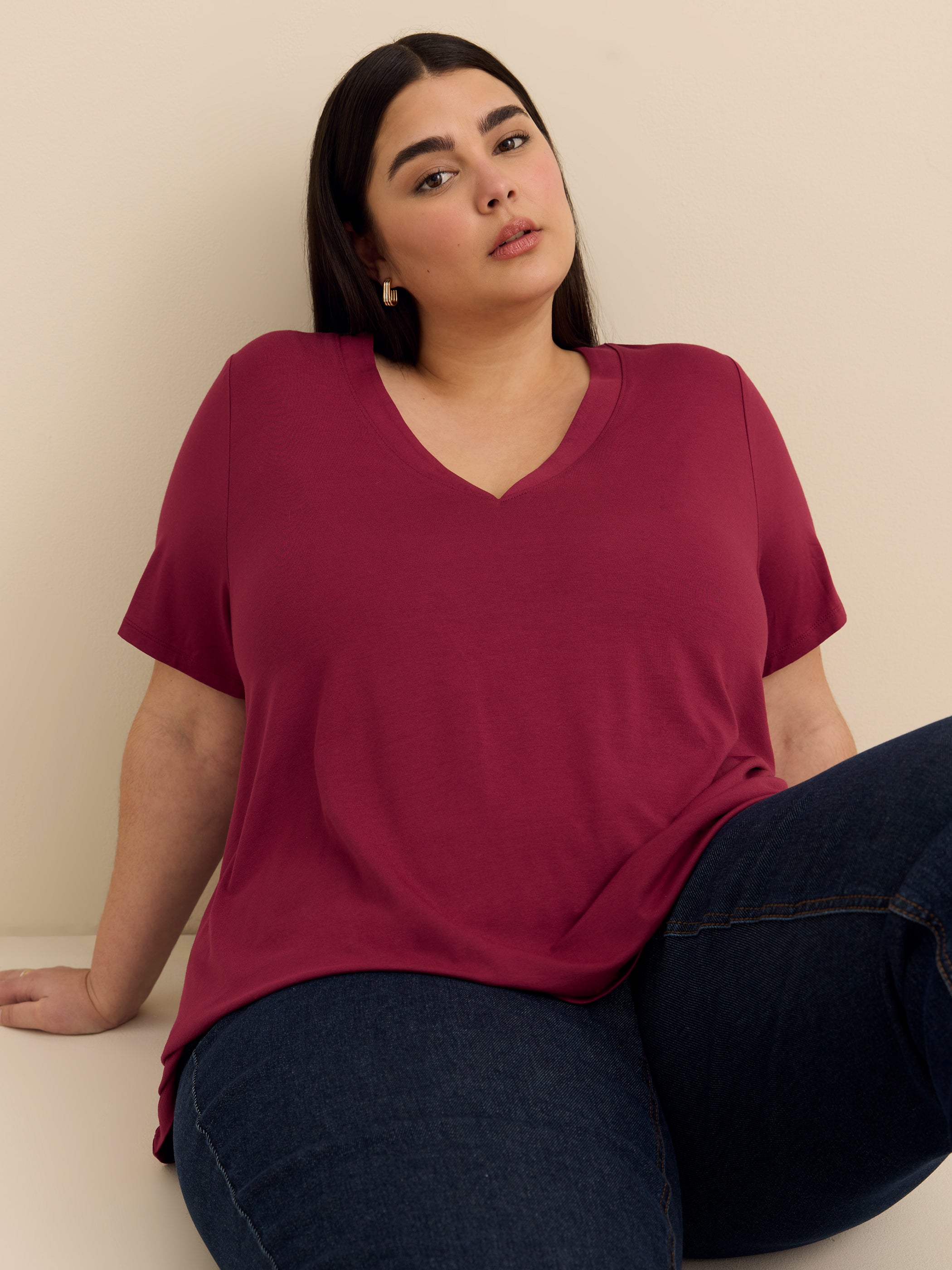 Haut évasé à manches courtes et encolure en V