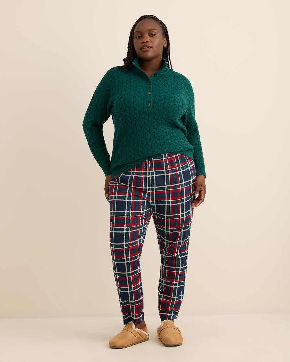 Pull en tricot à mailles torsadées et col boutonné