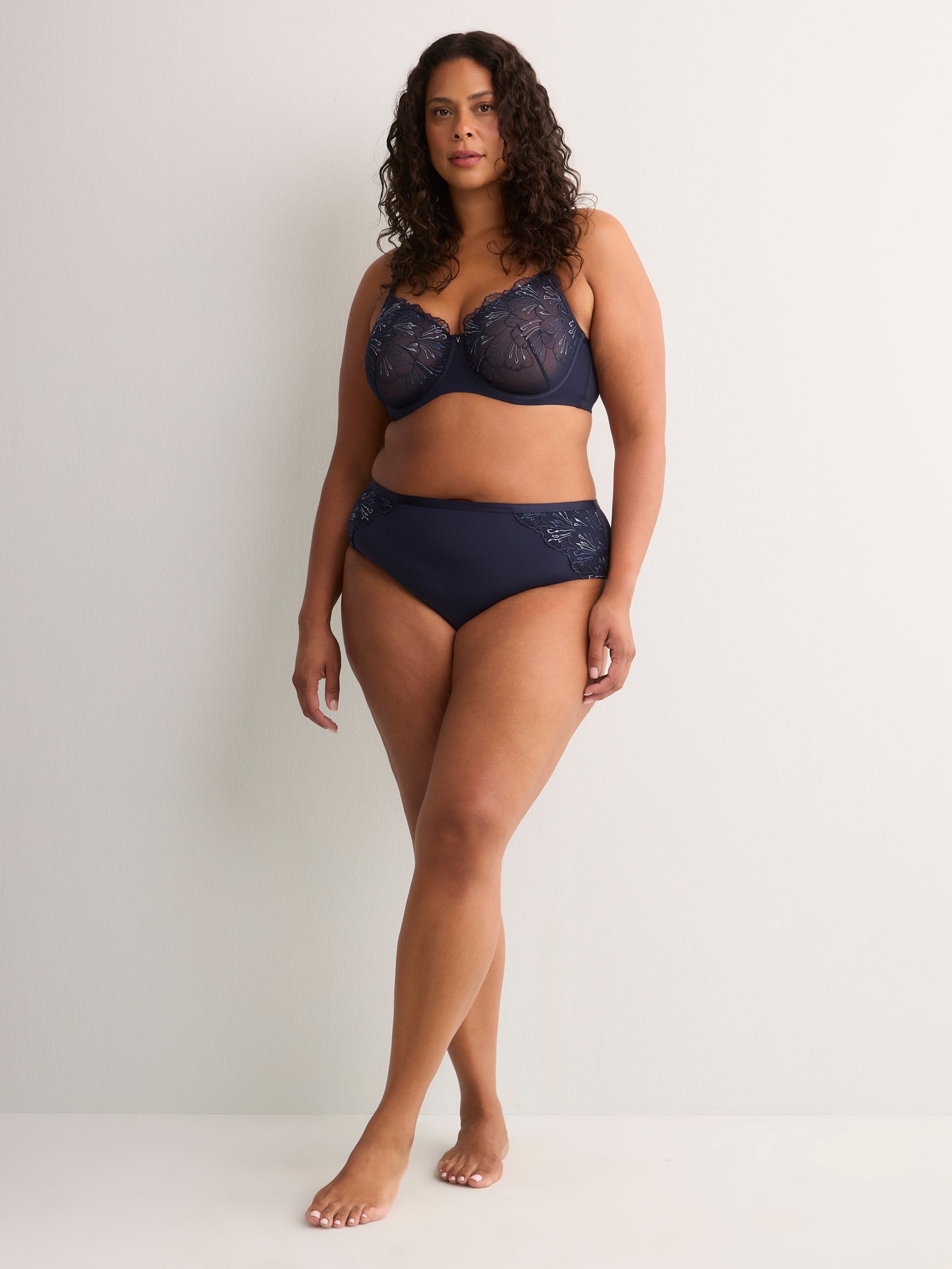 Full-Coverage Underwire Embroidered Mesh Bra - Déesse