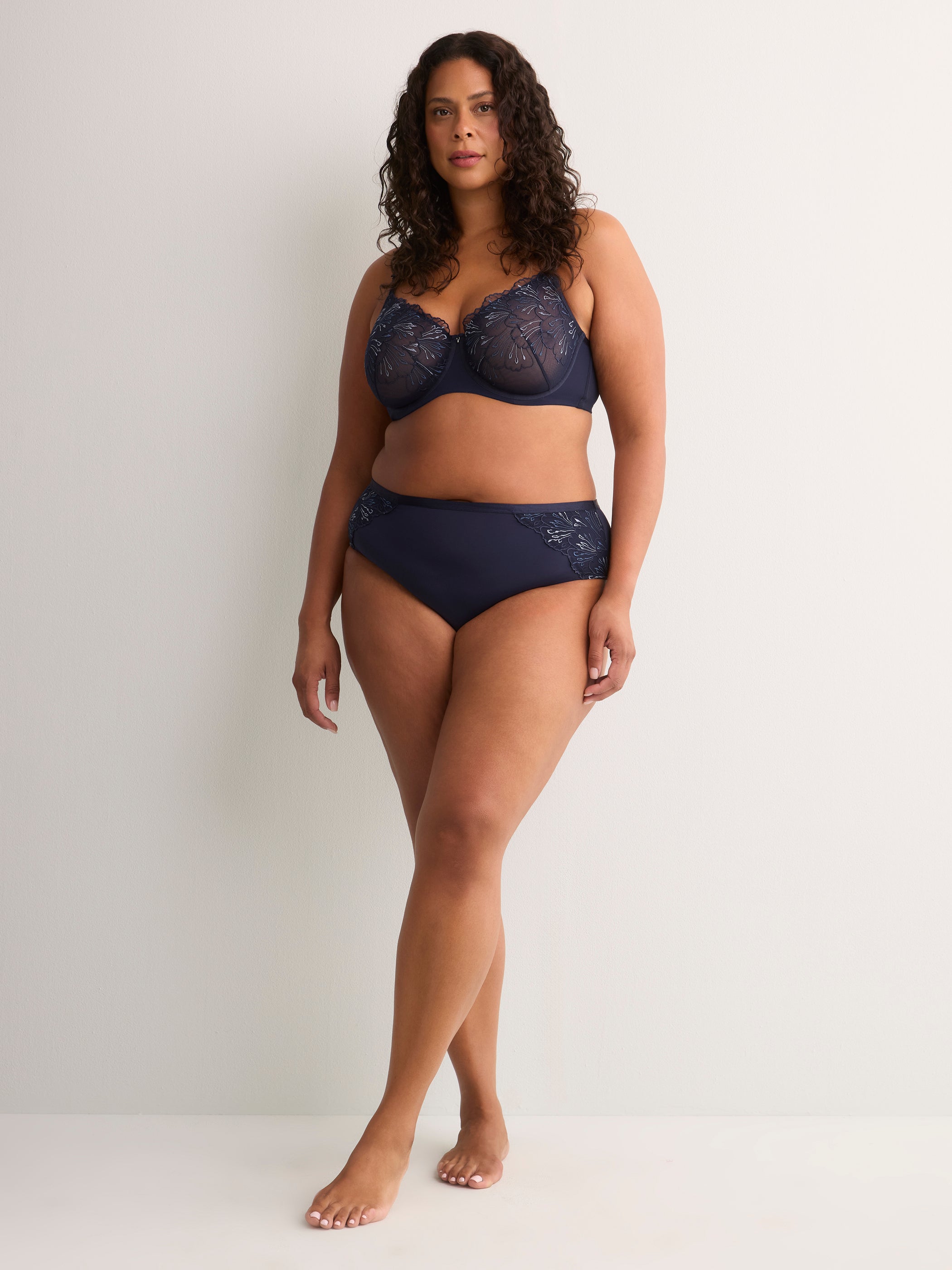 Full-Coverage Underwire Embroidered Mesh Bra - Déesse