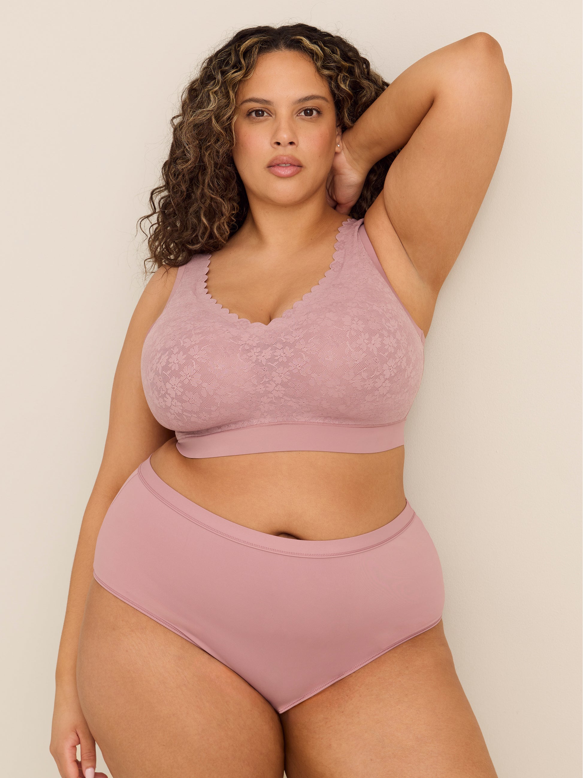 Wireless Lace Padded Bra with Scalloped Neckline - ti Voglio