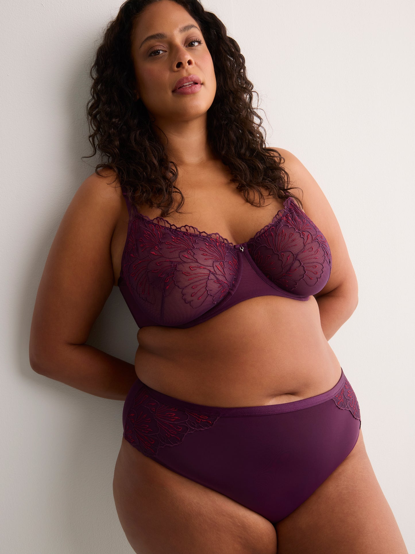 High-Cut Microfibre Brief with Side Embroidery - Déesse